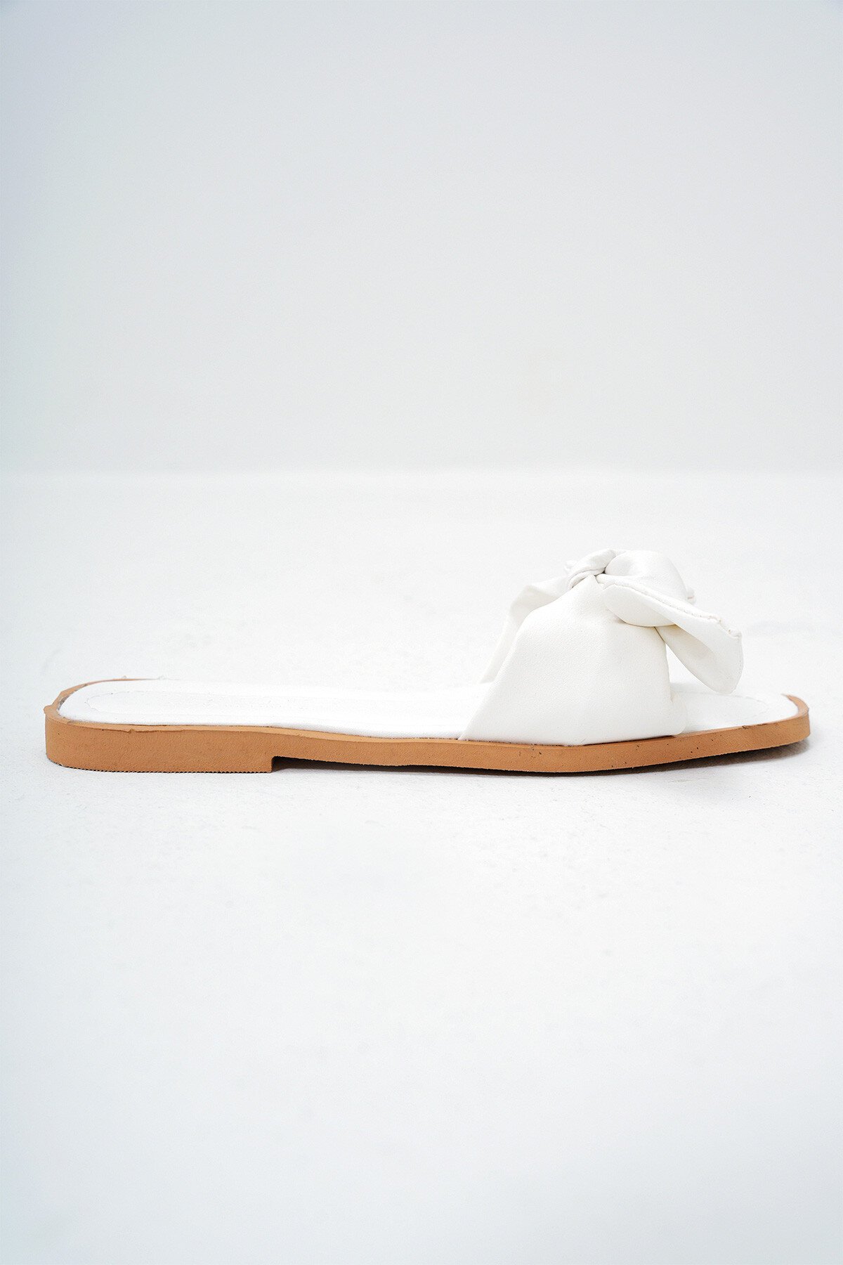 Krem Kemer Tokalı Hasır Düz Terlik