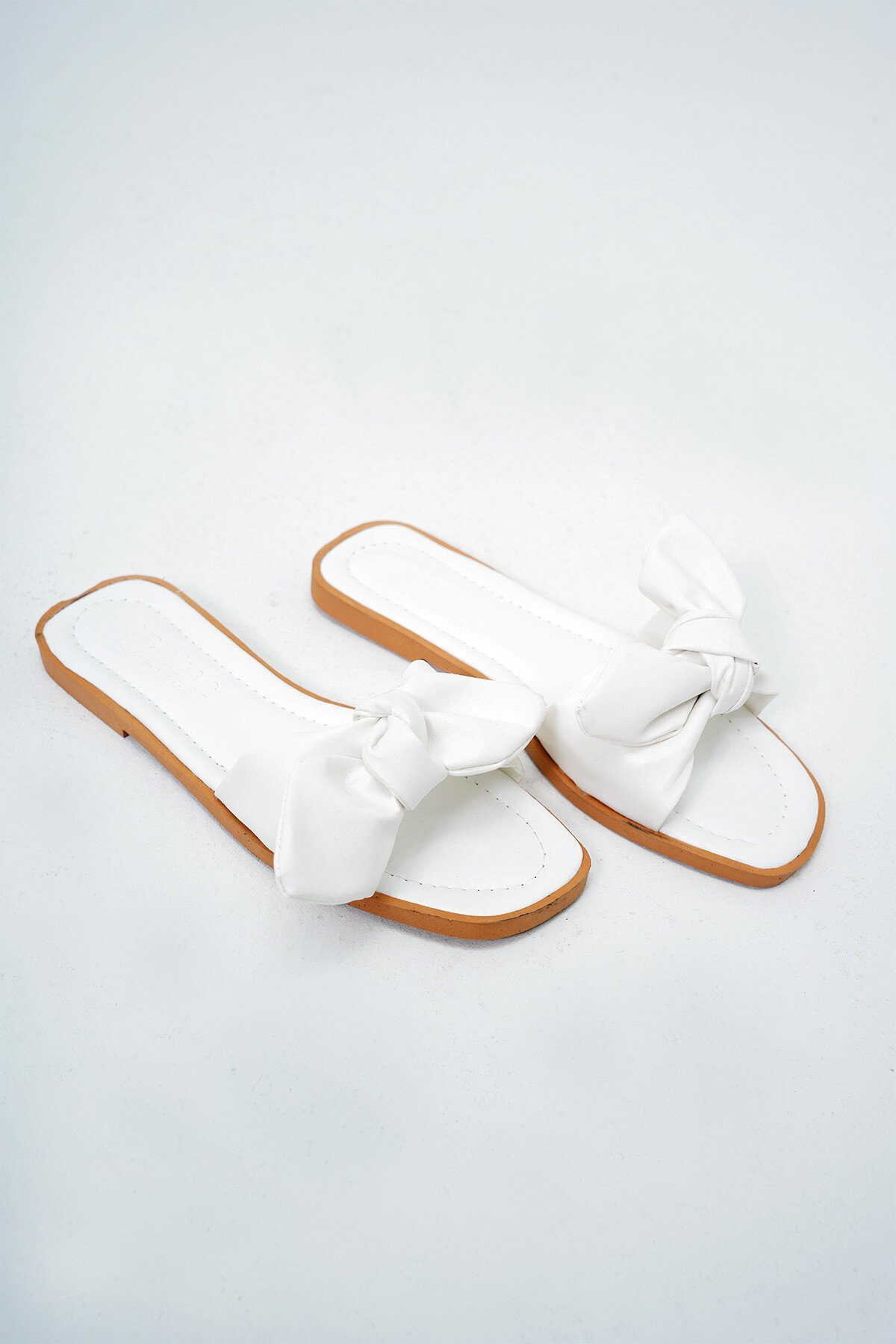 Krem Kemer Tokalı Hasır Düz Terlik