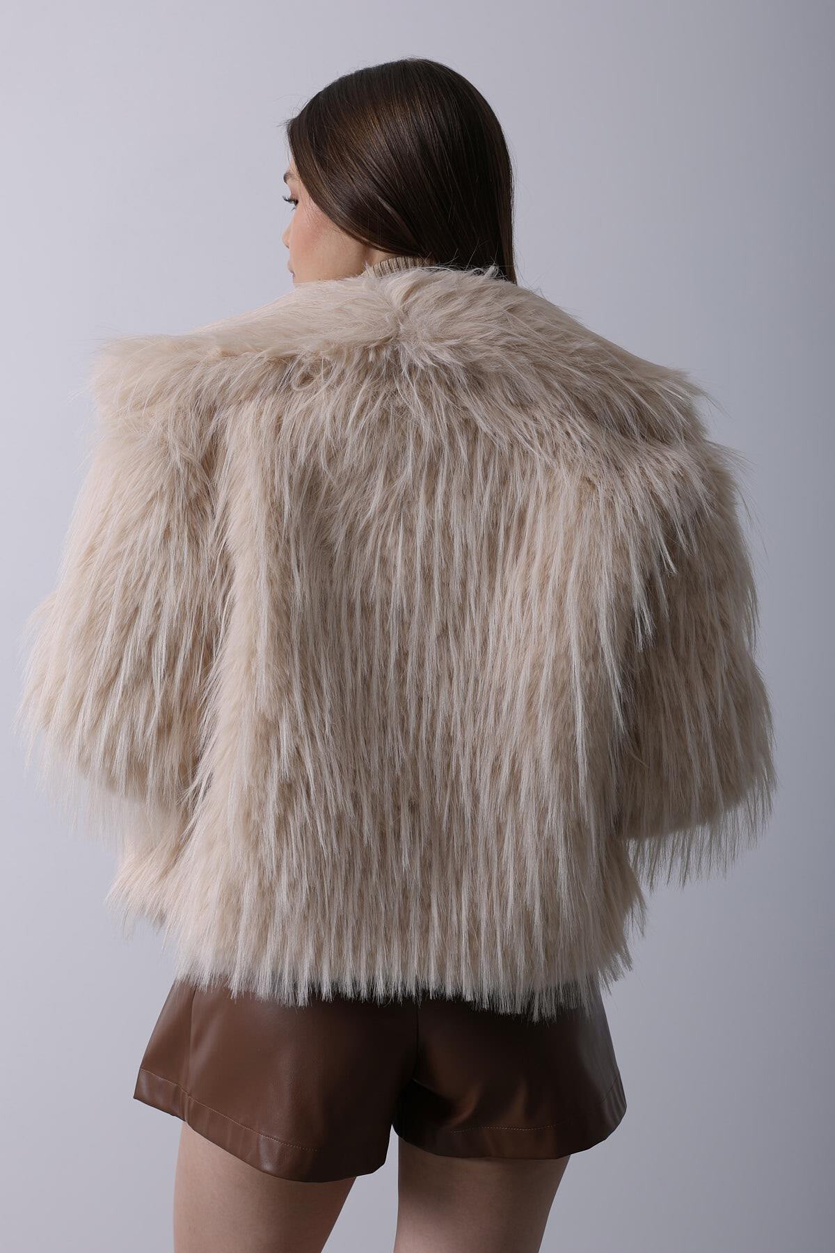 Bej Tüylü Suni Kürk Görünümlü Ceket