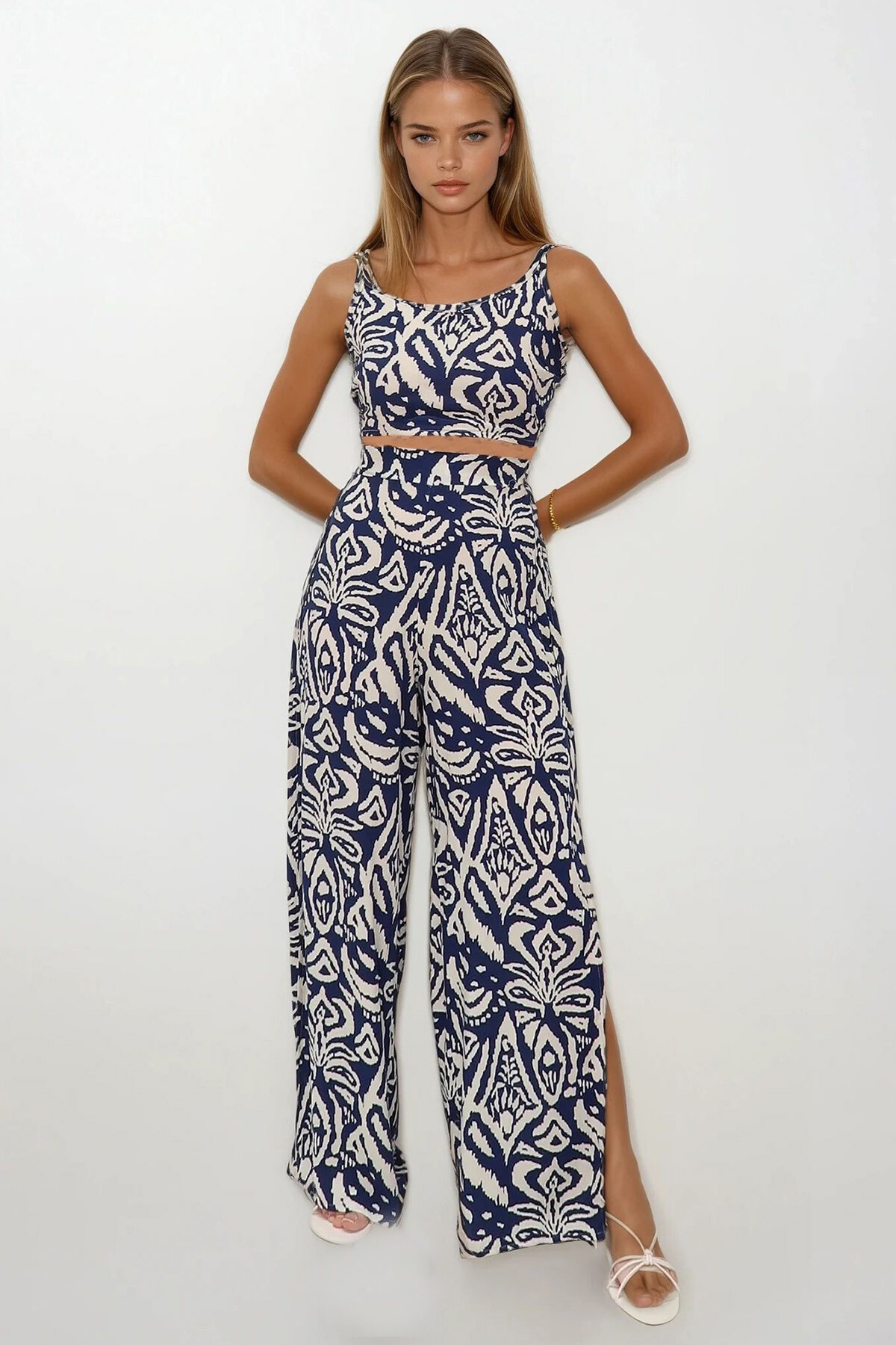 Lacivert Askılı Bluz Ve Beli Lastikli Yırtmaç Detaylı Palazzo Pantolon Takım