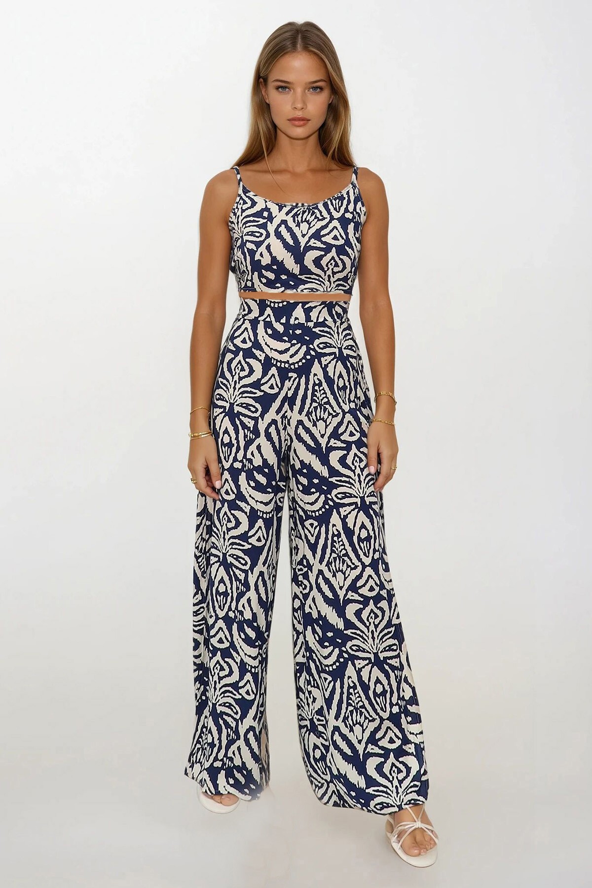 Lacivert Askılı Bluz Ve Beli Lastikli Yırtmaç Detaylı Palazzo Pantolon Takım