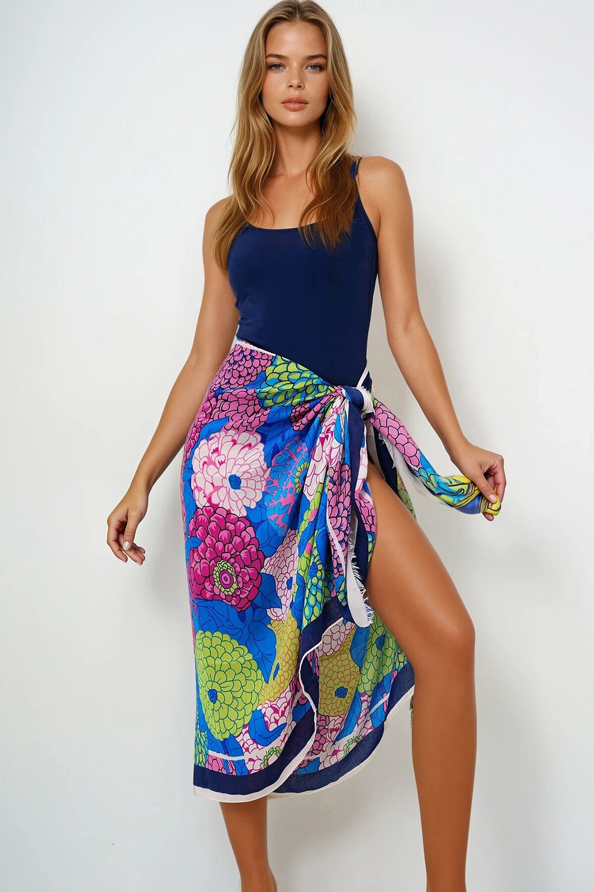 Lacivert Çiçek Desenli Pareo Şal