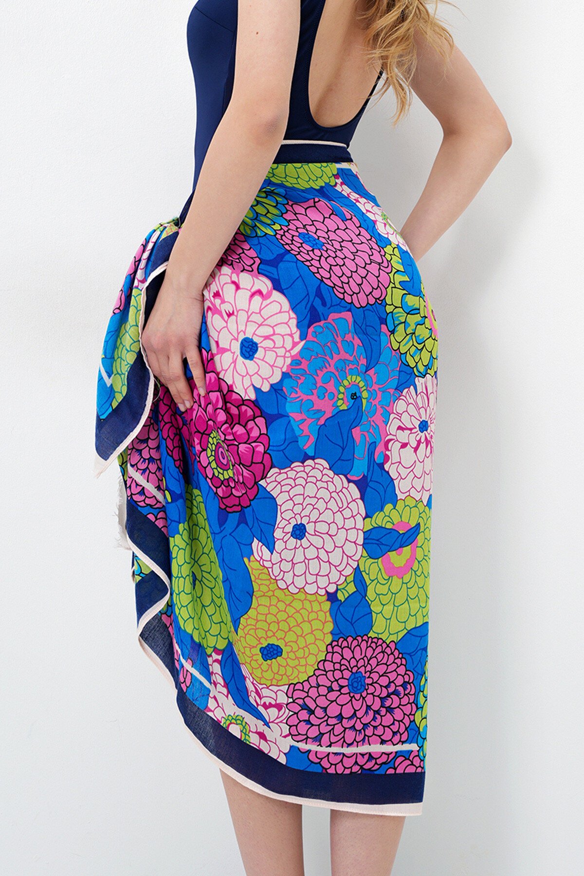 Lacivert Çiçek Desenli Pareo Şal