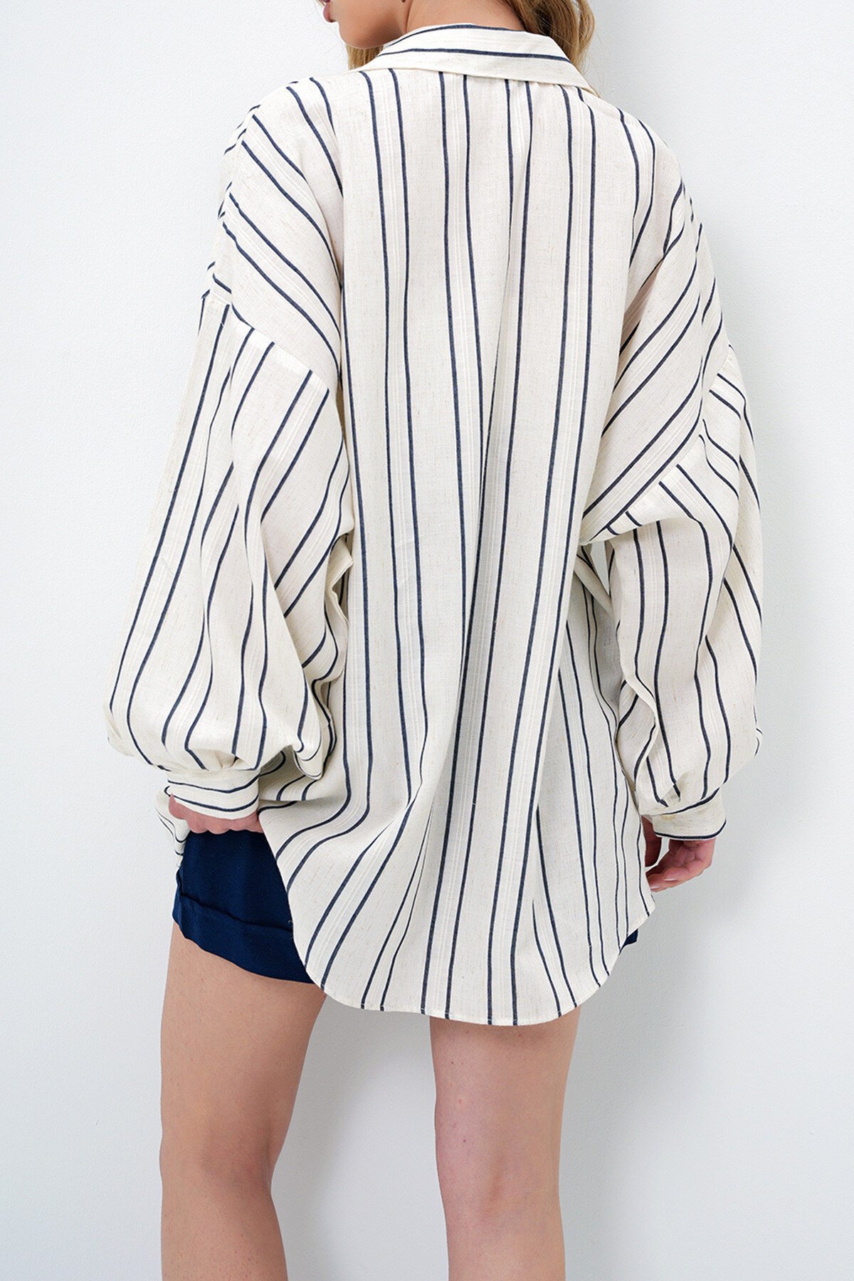 Lacivert Çift Cepli Keten Karışımlı Oversize Çizgili Gömlek