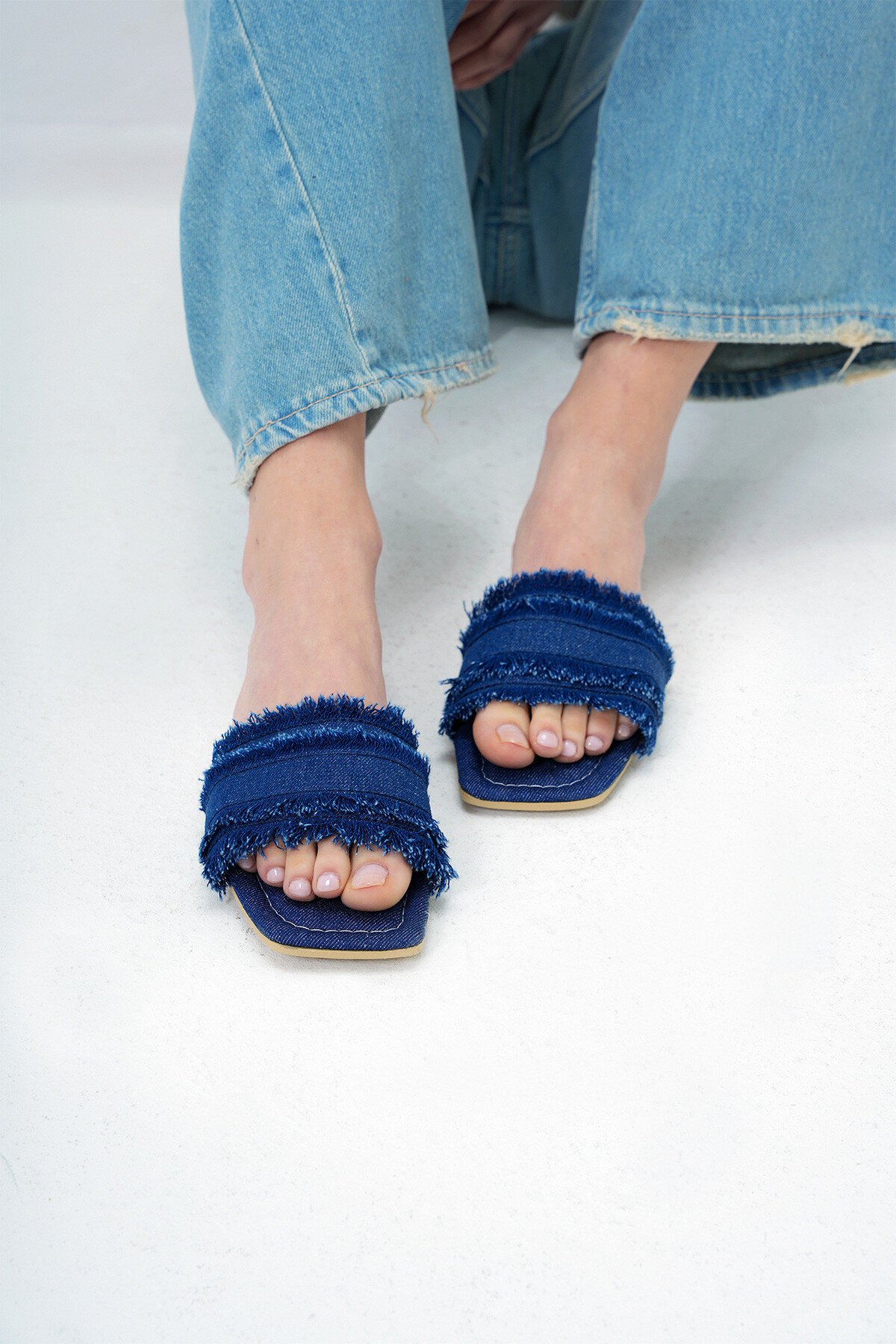 Lacivert Püskül Detaylı Keten Kumaş Düz Terlik