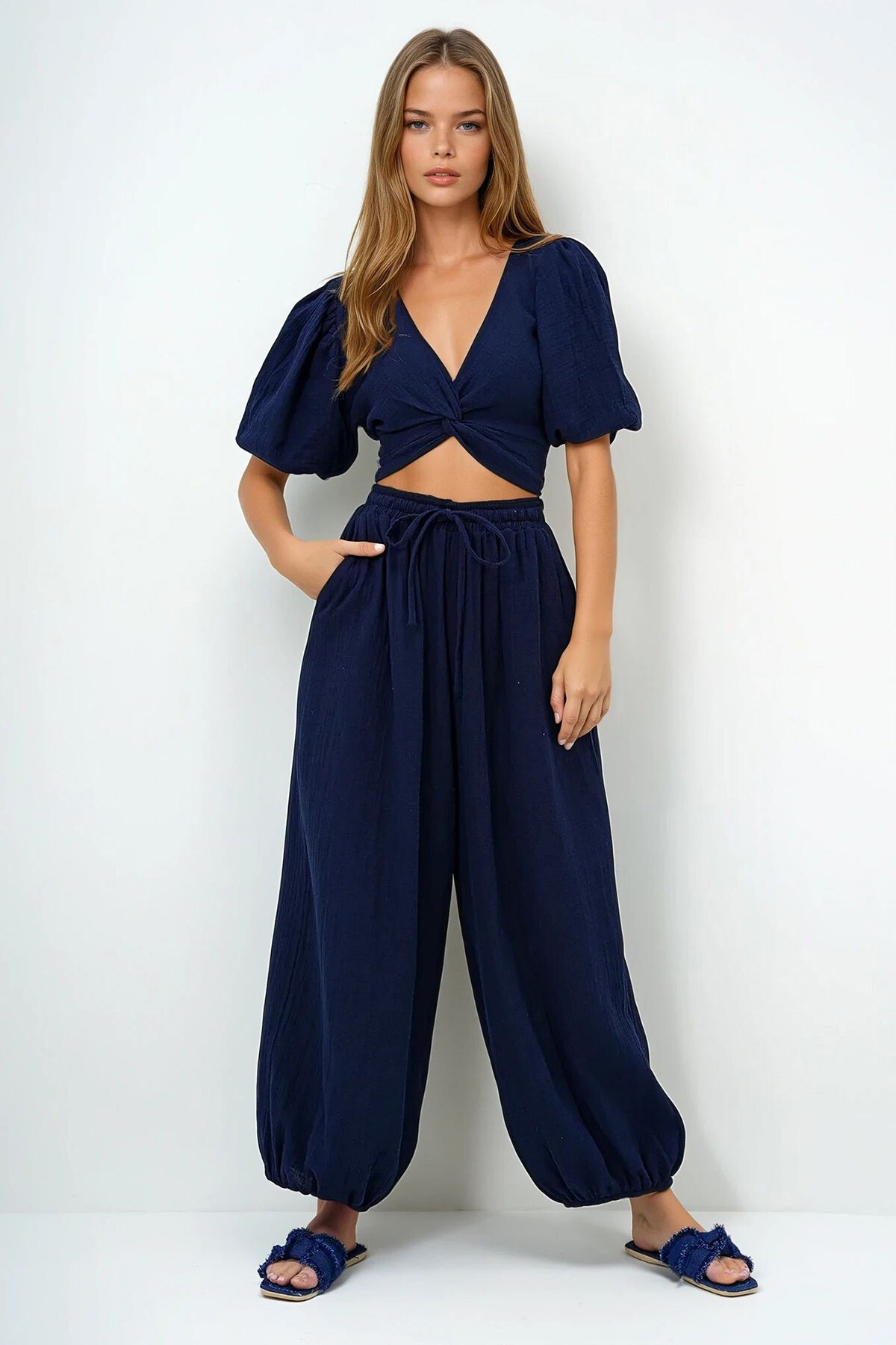 Lacivert V Yaka Önü Burgulu Balon Kol Müslin Bluz Ve Şalvar Kesim Pantolon Takım