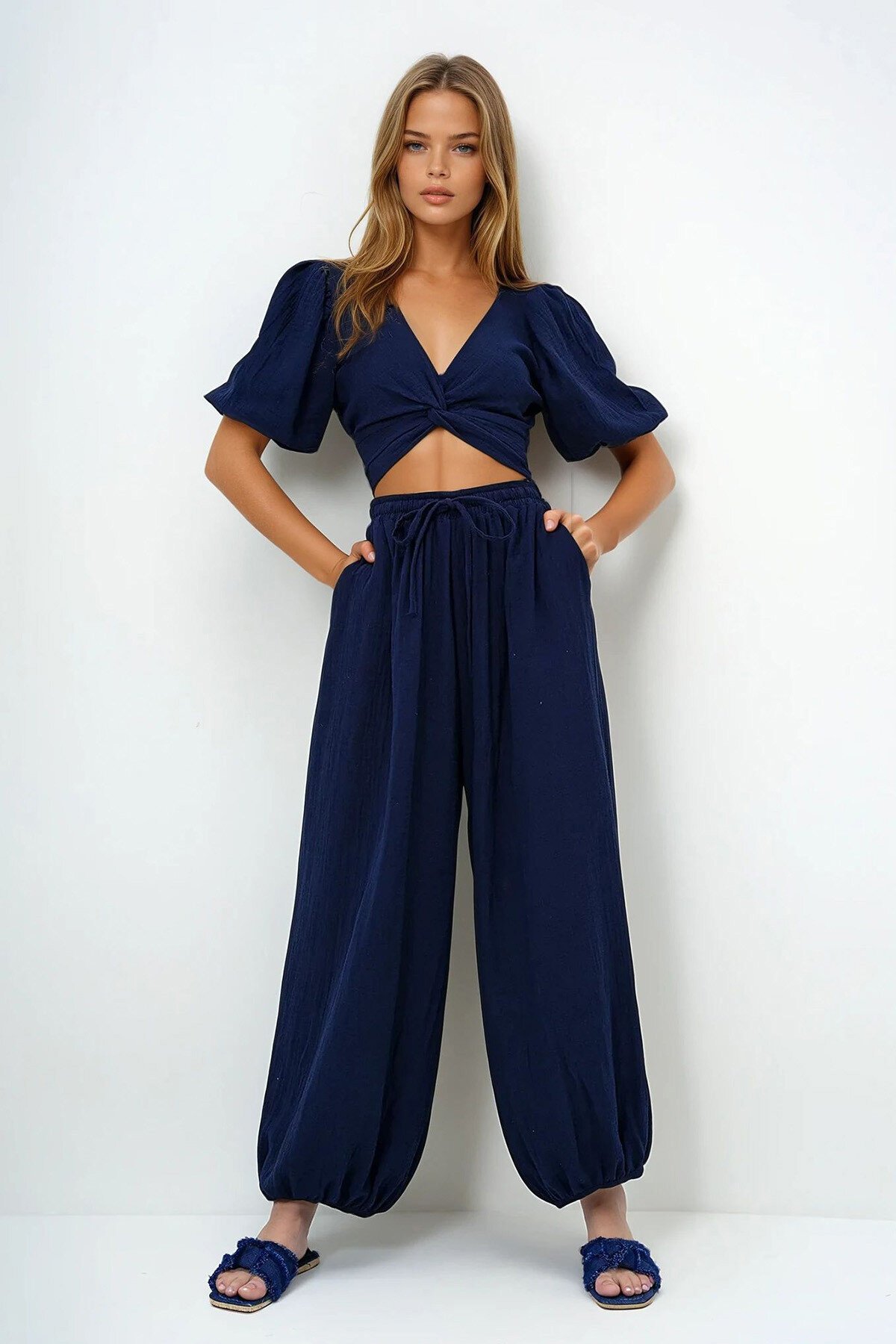 Lacivert V Yaka Önü Burgulu Balon Kol Müslin Bluz Ve Şalvar Kesim Pantolon Takım