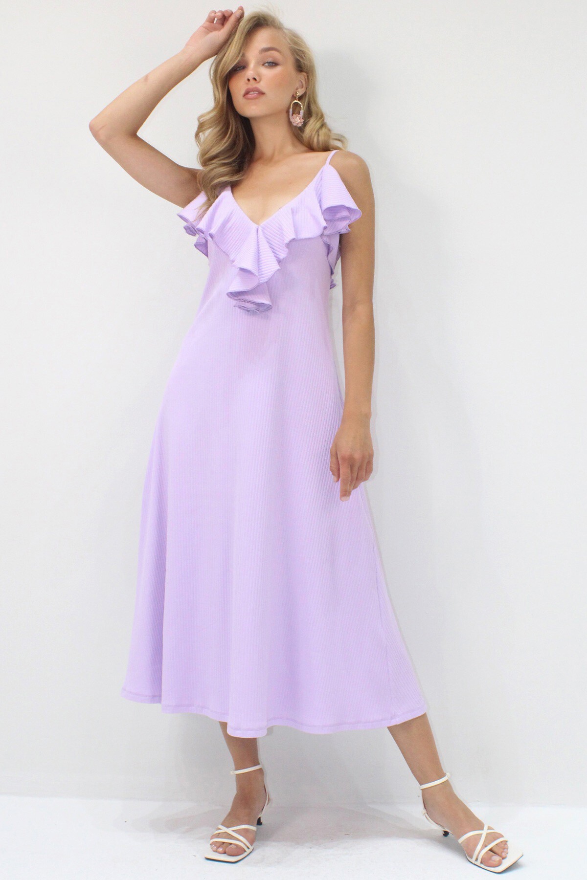Lila Yakası Volanlı Askılı Midi Boy Elbise