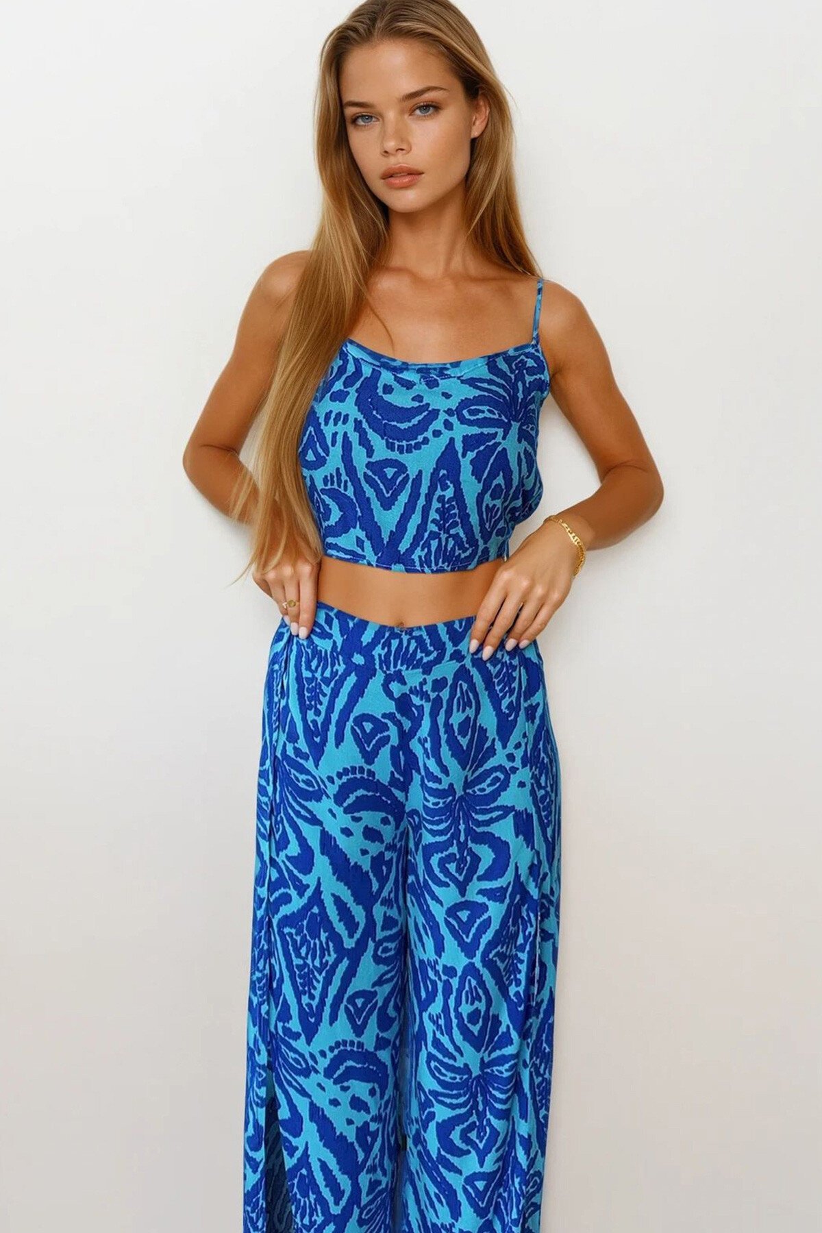 Mavi Askılı Bluz Ve Beli Lastikli Yırtmaç Detaylı Palazzo Pantolon Takım