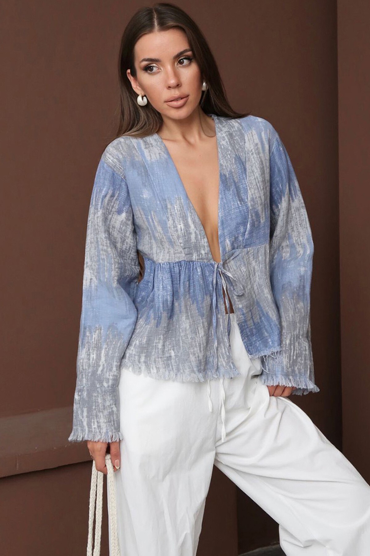 Mavi Batik Desenli Püsküllü Bağlama Detaylı Müslin Bluz