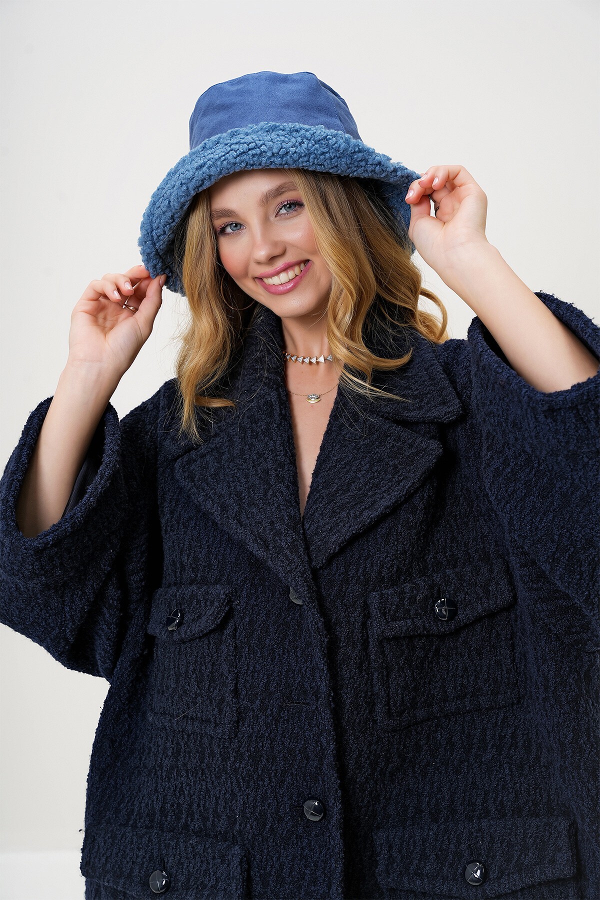 Mavi İçi Boncuk Peluş Dışı Süet Bucket Şapka