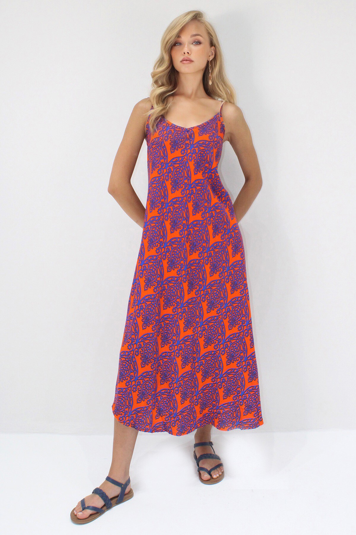 Mavi-Turuncu İp Askılı Çok Renkli Midi Boy Dokuma Viskon Elbise