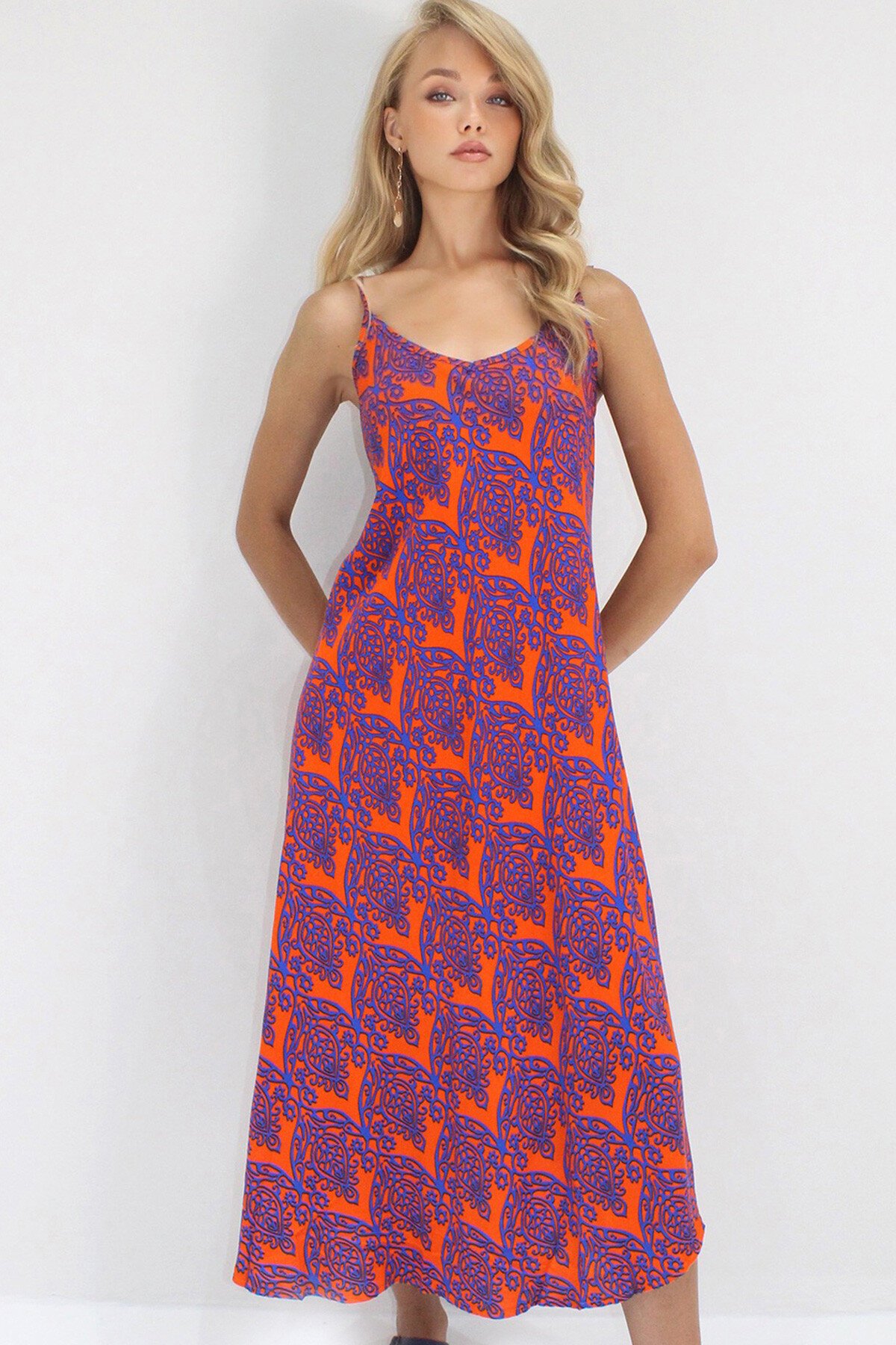 Mavi-Turuncu İp Askılı Çok Renkli Midi Boy Dokuma Viskon Elbise