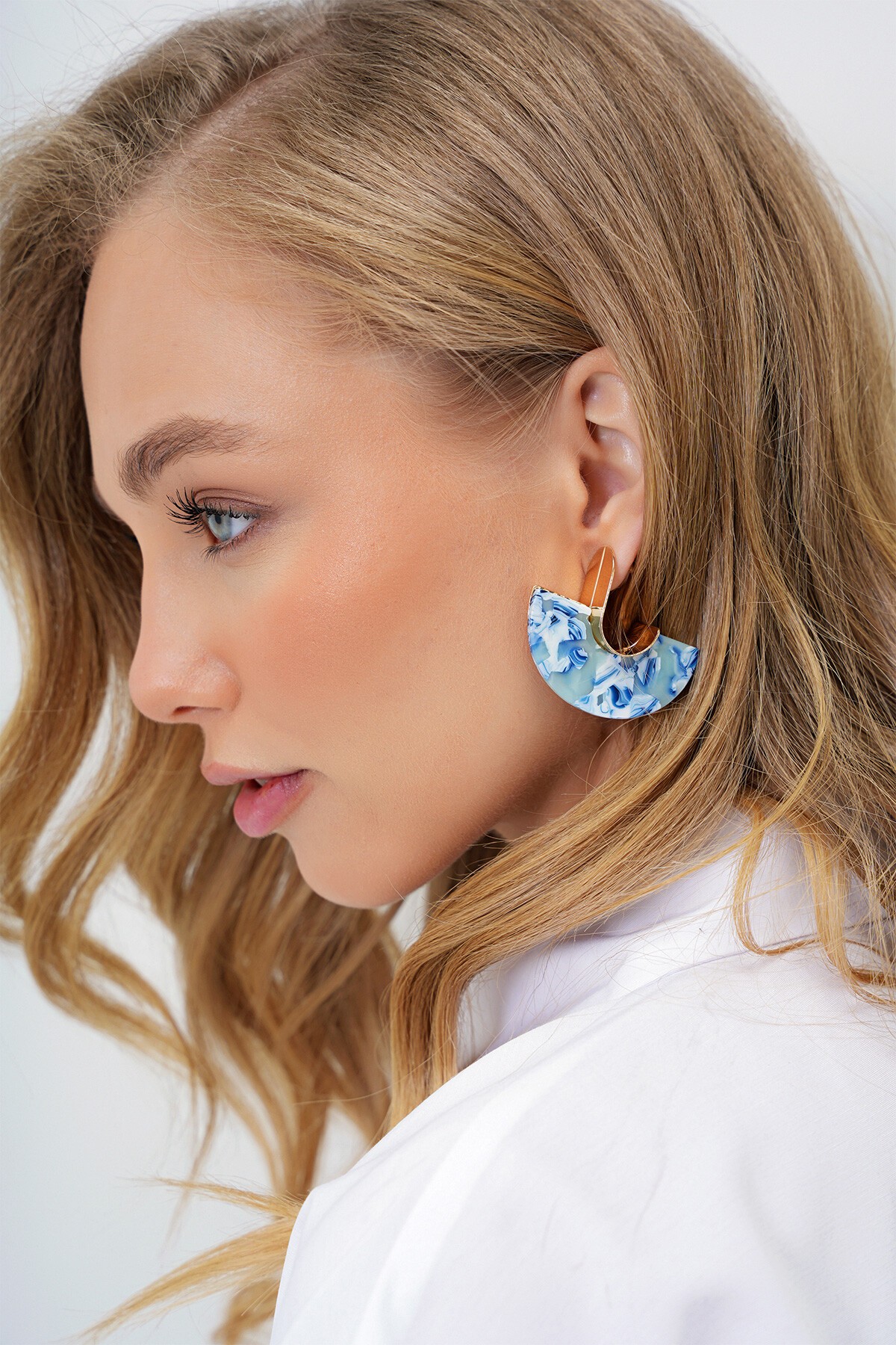 Mavi Yelpaze Desenli Gold Küpe