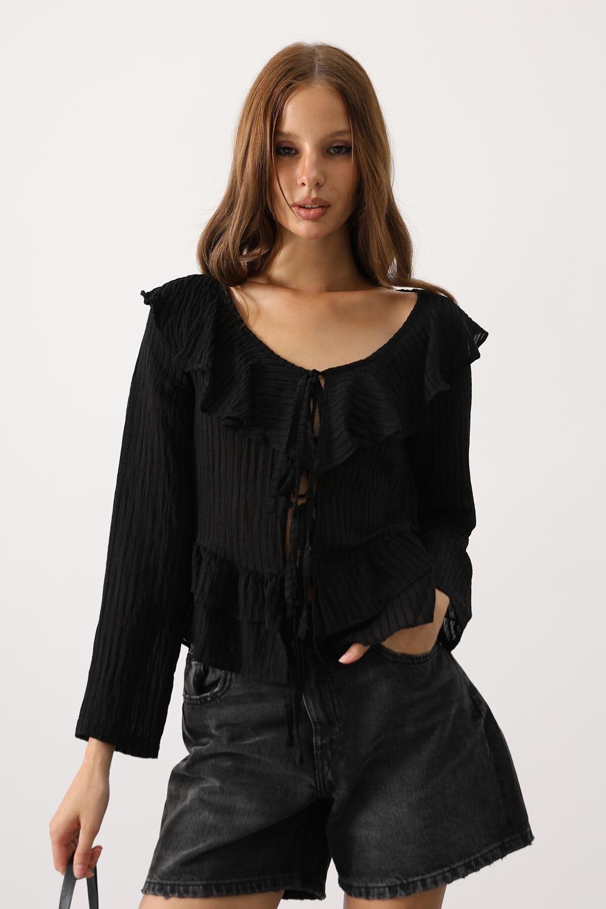 Siyah Fırfırlı Bağlama Detaylı Uzun Kol Bluz