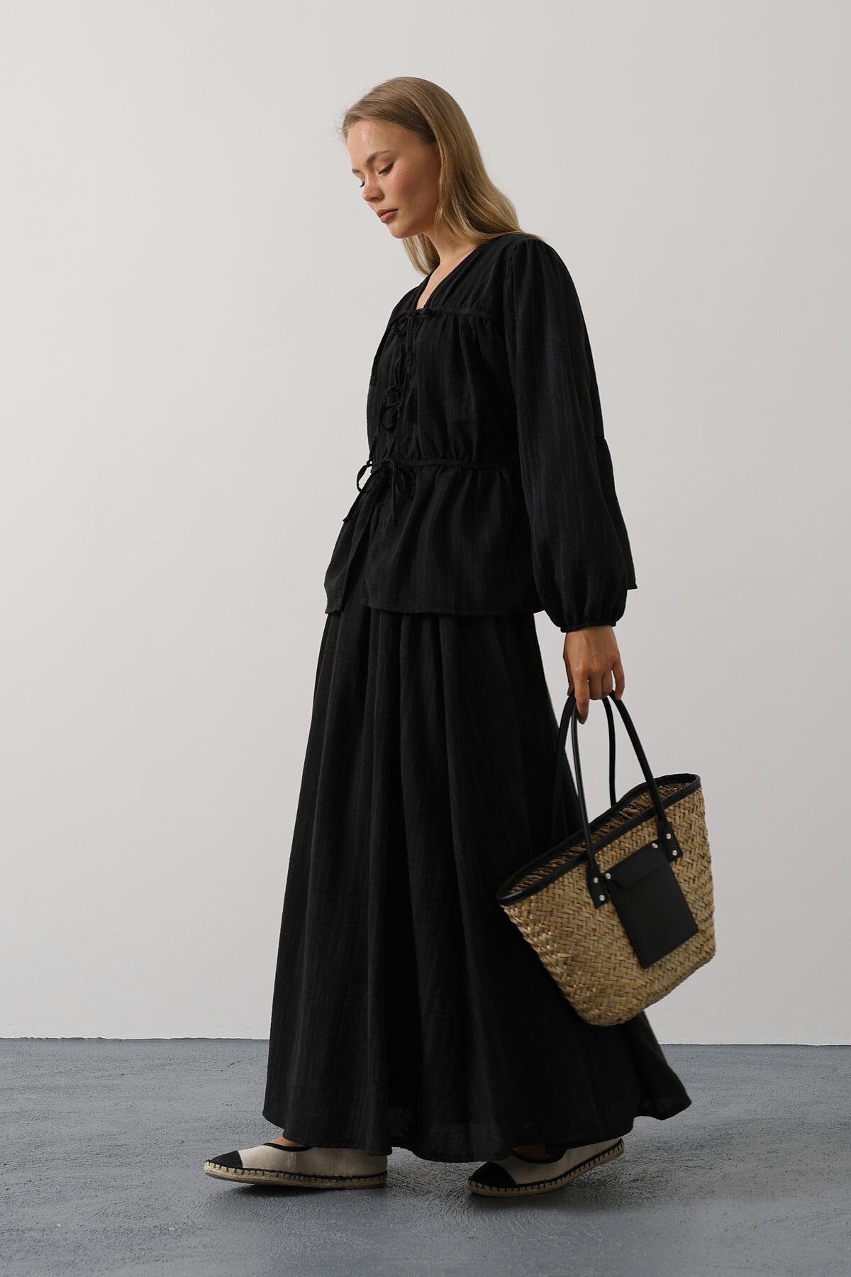 Siyah Bağlama Detaylı Bluz Ve Beli Lastikli Maxi Boy Etek Takım