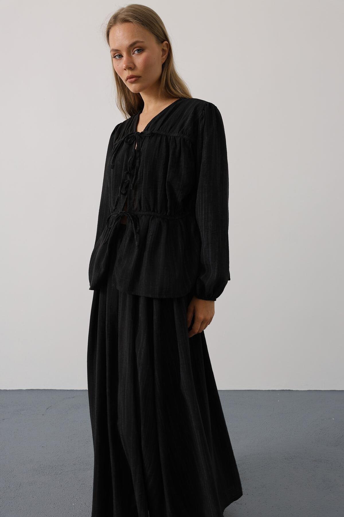 Siyah Bağlama Detaylı Bluz Ve Beli Lastikli Maxi Boy Etek Takım