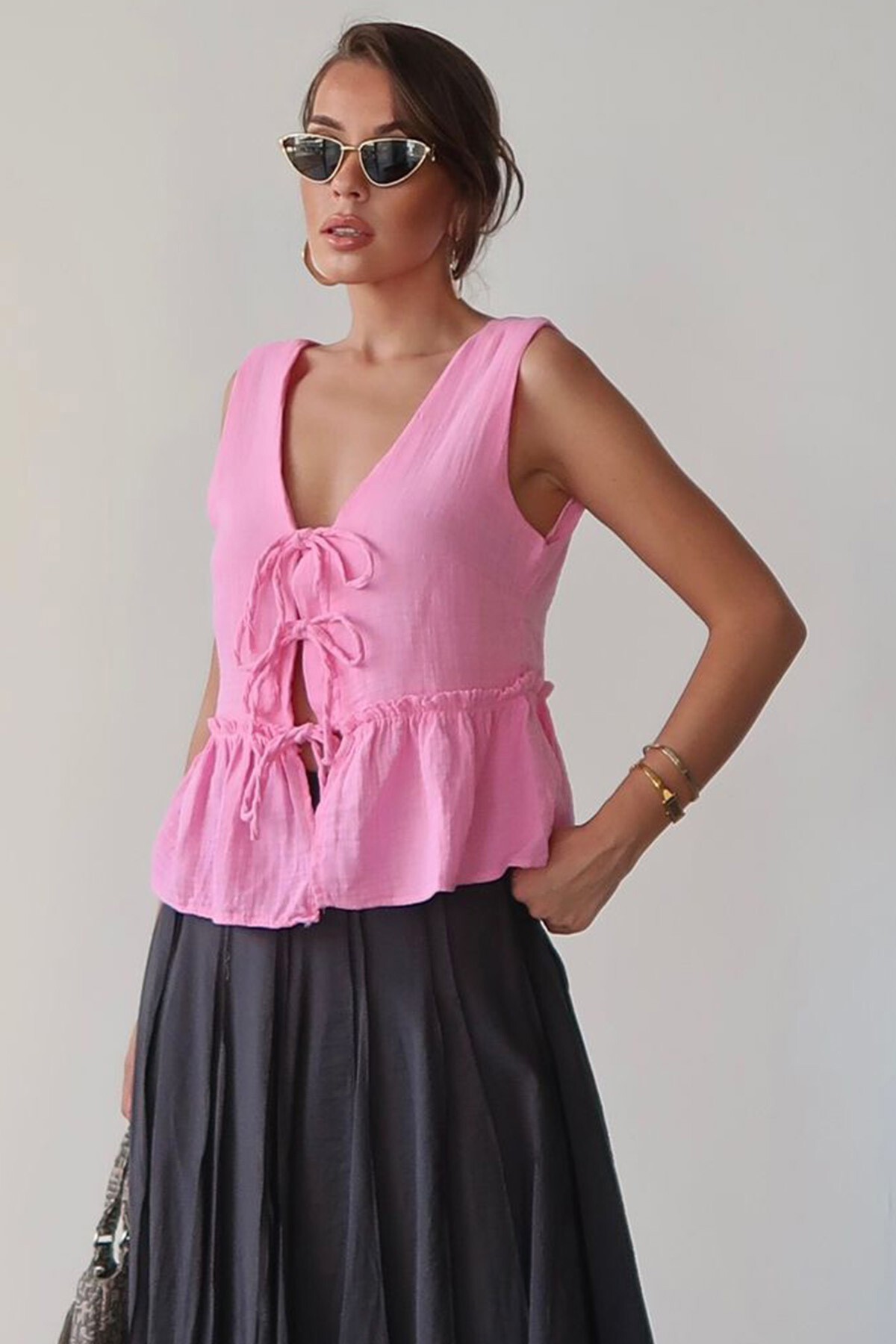 Pembe V Yaka Önü Bağcıklı Keten Bluz