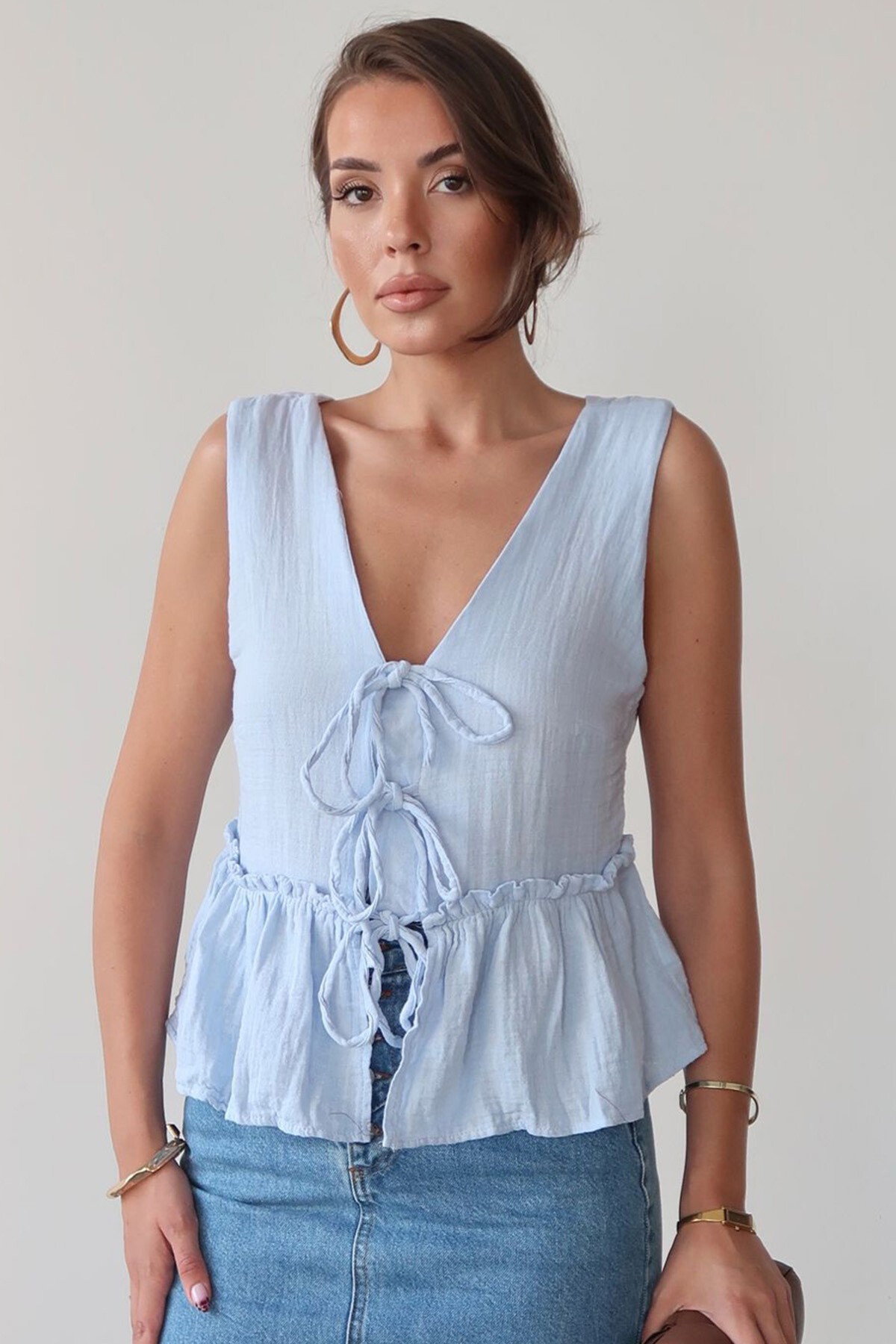 Mavi V Yaka Önü Bağcıklı Keten Bluz