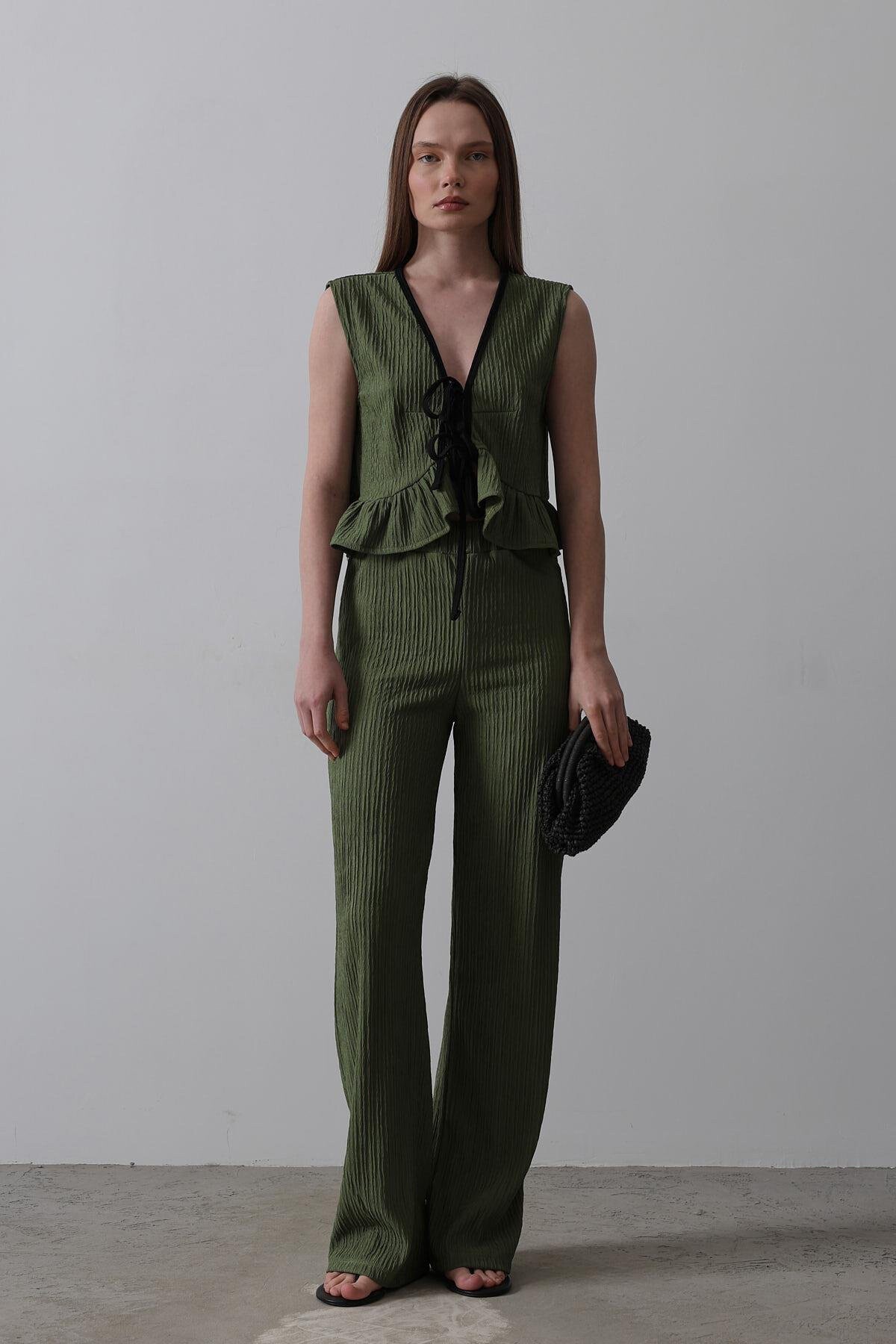 Haki V Yaka Bağcıklı Volanlı Örme Bluz  Ve Pantolon Takım