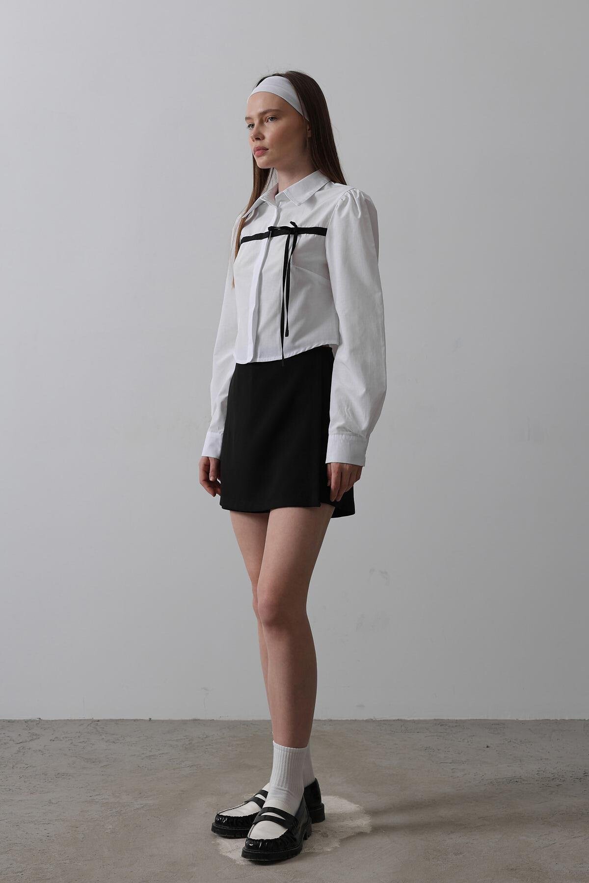 Beyaz Önü Kontrast Fiyonklu Gömlek