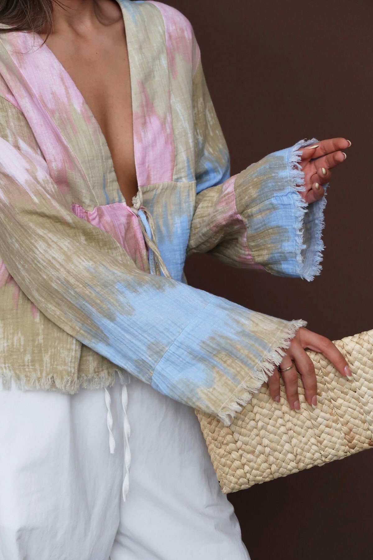 Pembe Batik Desenli Püsküllü Bağlama Detaylı Müslin Bluz