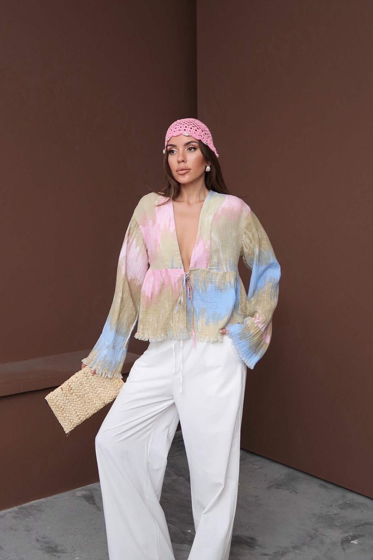 Pembe Batik Desenli Püsküllü Bağlama Detaylı Müslin Bluz