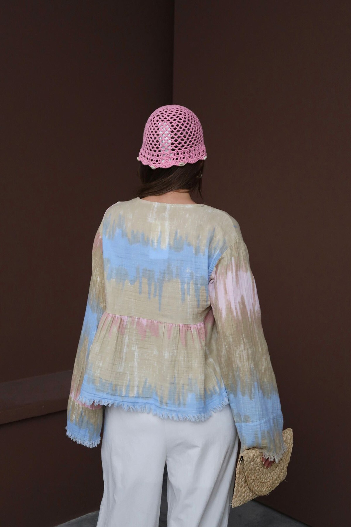 Pembe Batik Desenli Püsküllü Bağlama Detaylı Müslin Bluz