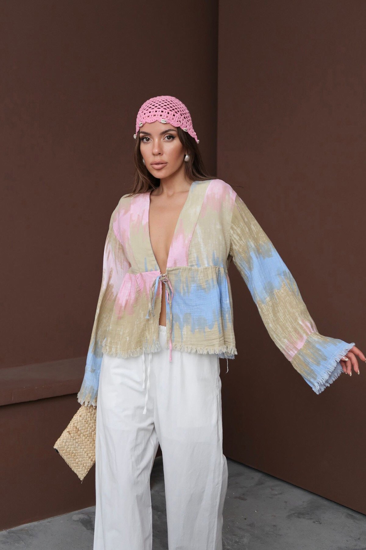 Pembe Batik Desenli Püsküllü Bağlama Detaylı Müslin Bluz