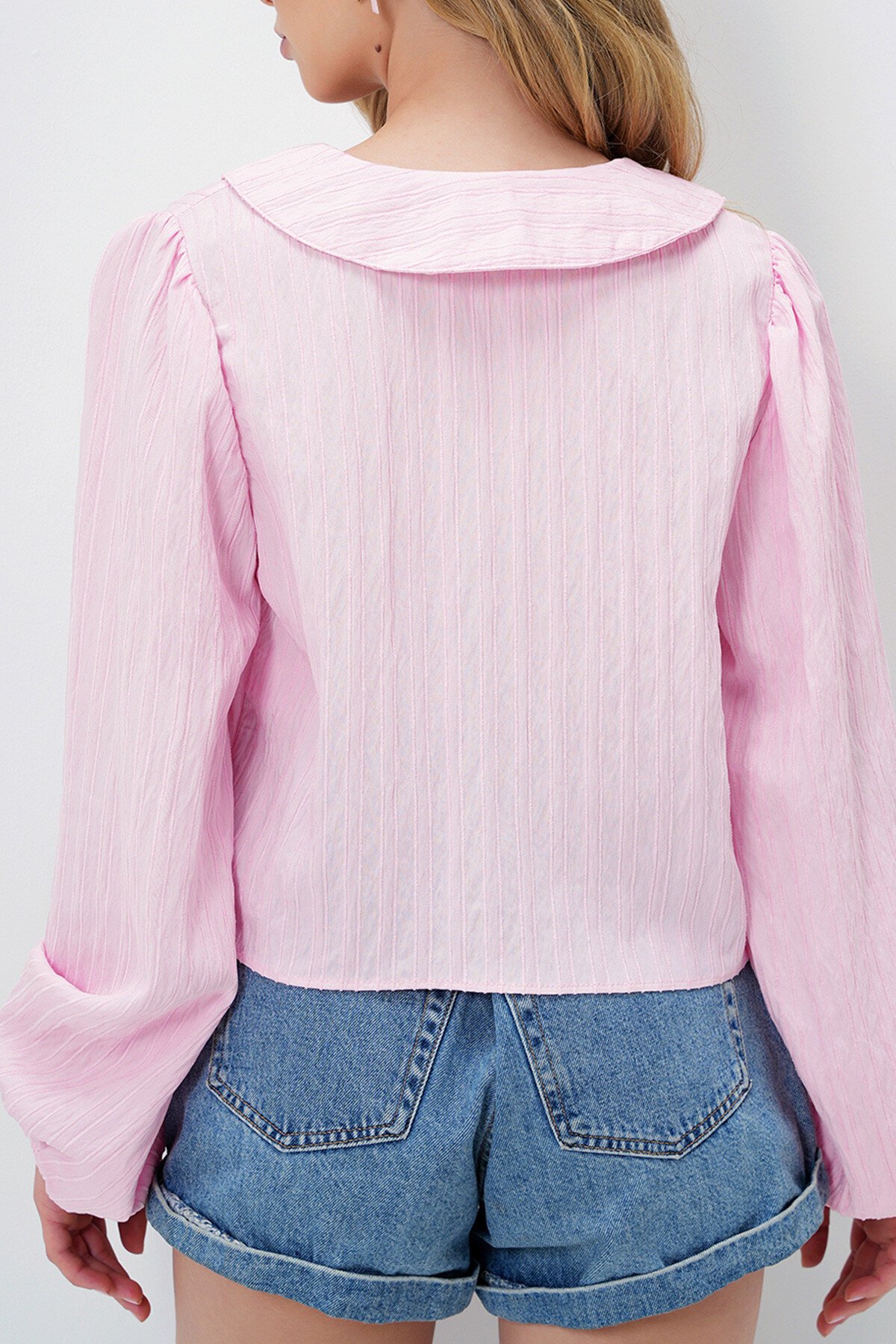 Pembe Bebe Yaka Armürlü Balon Kol Bağlamalı Şönil Dokuma Gömlek