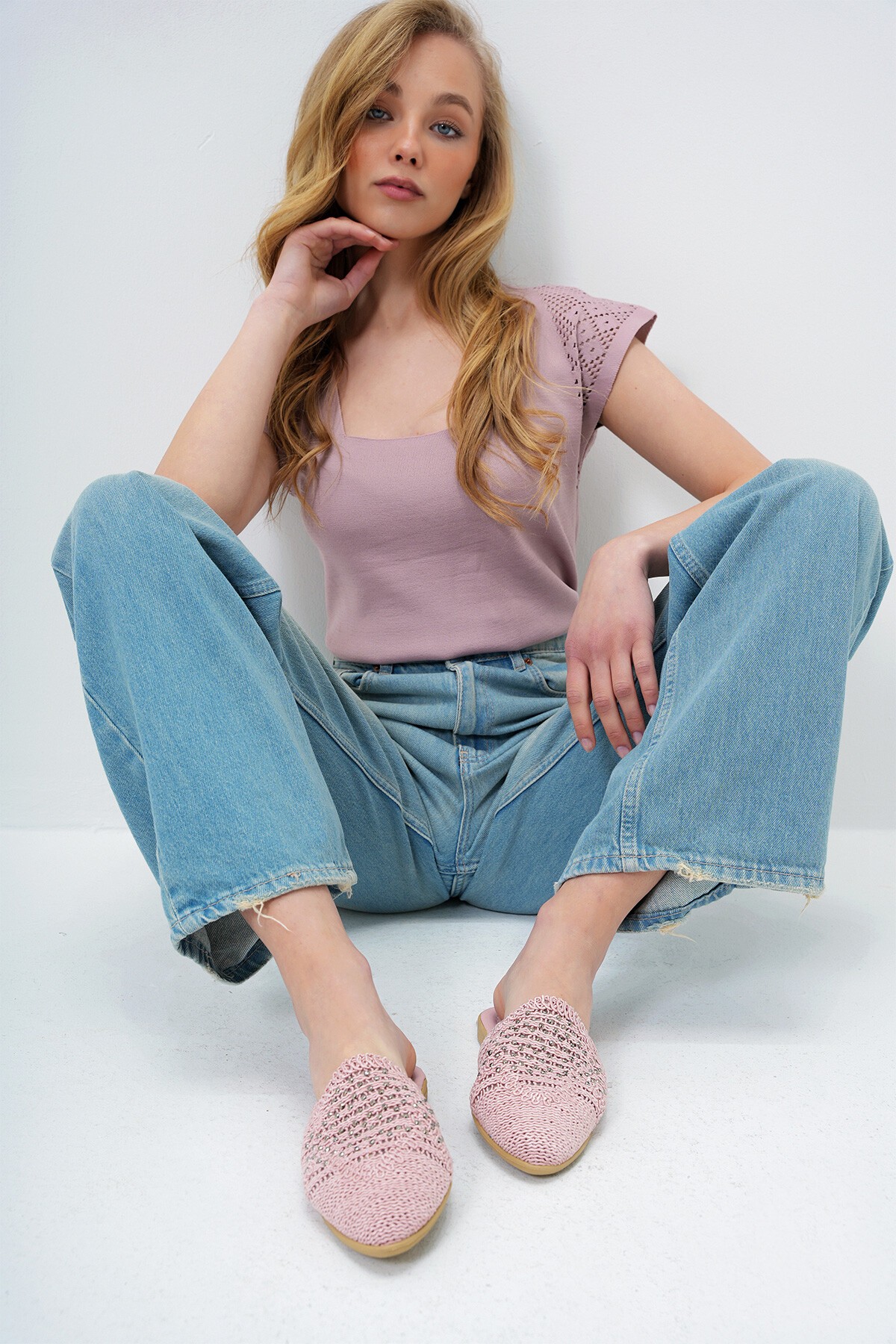 Pembe Boncuk İşlemeli Örme Triko Düz Terlik