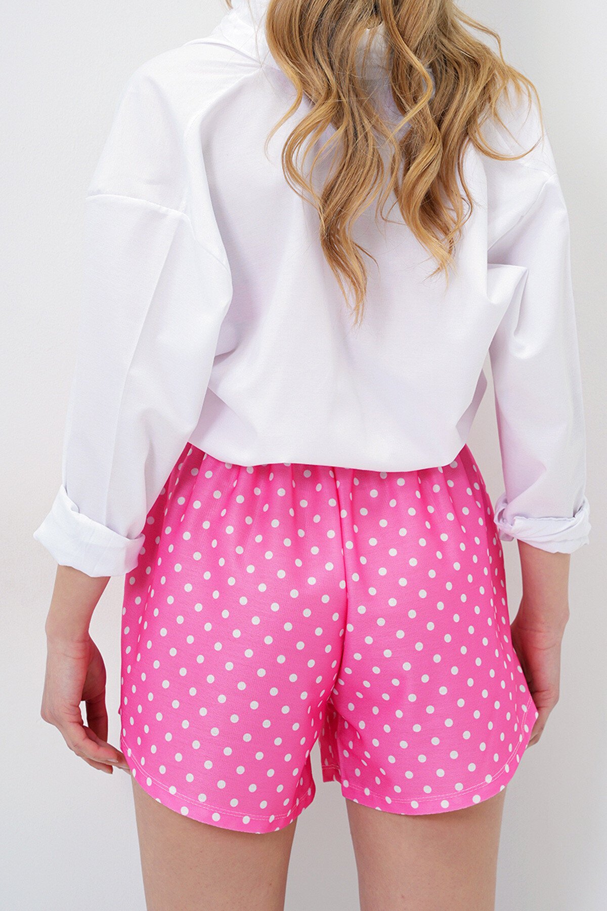 Pembe Çift Cepli Puantiye Desenli Kendinden Bağlamalı Beach Şort