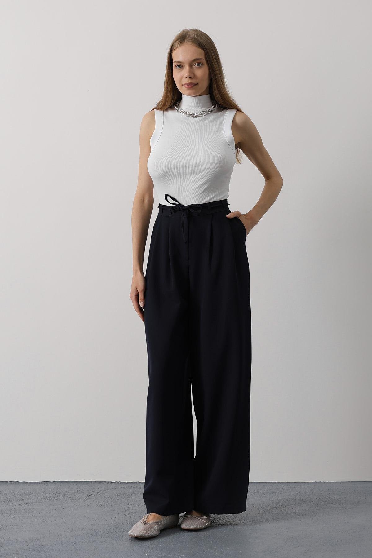 Lacivert Çift Cepli Pileli Bağcıklı Oversize Pantolon