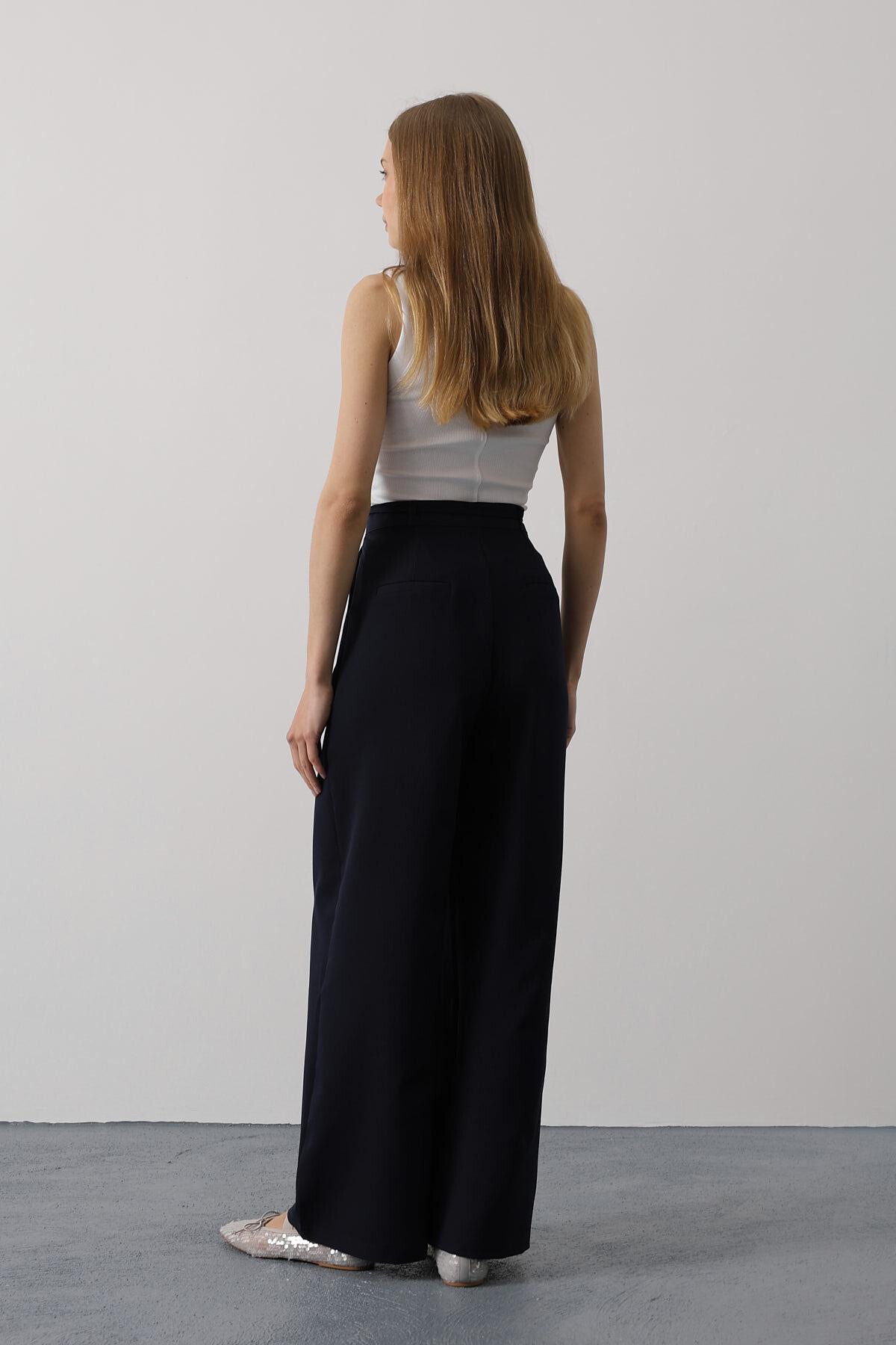 Lacivert Çift Cepli Pileli Bağcıklı Oversize Pantolon