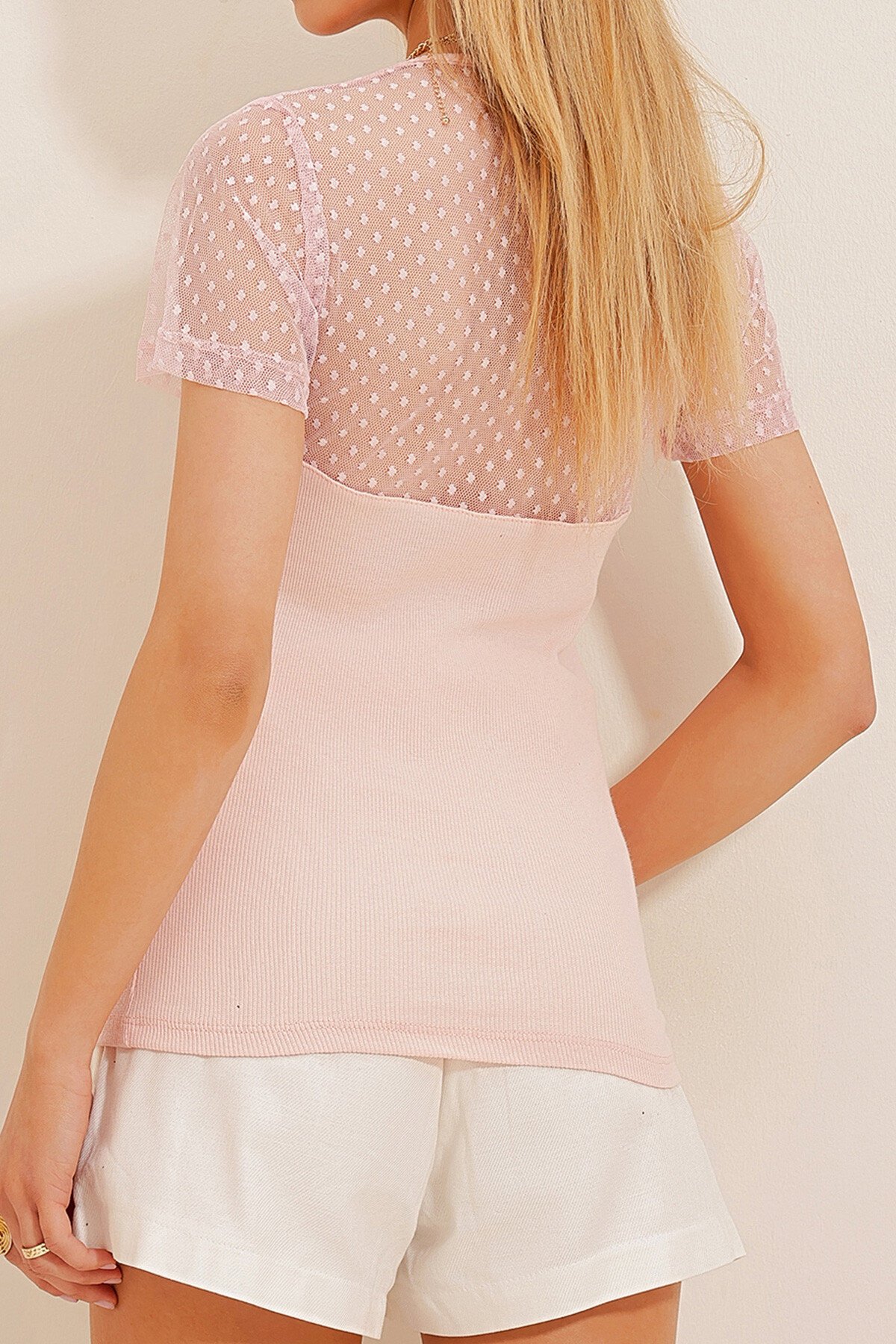 Pudra Bisiklet Yaka Tül Detaylı Puantiyeli Örme Bluz