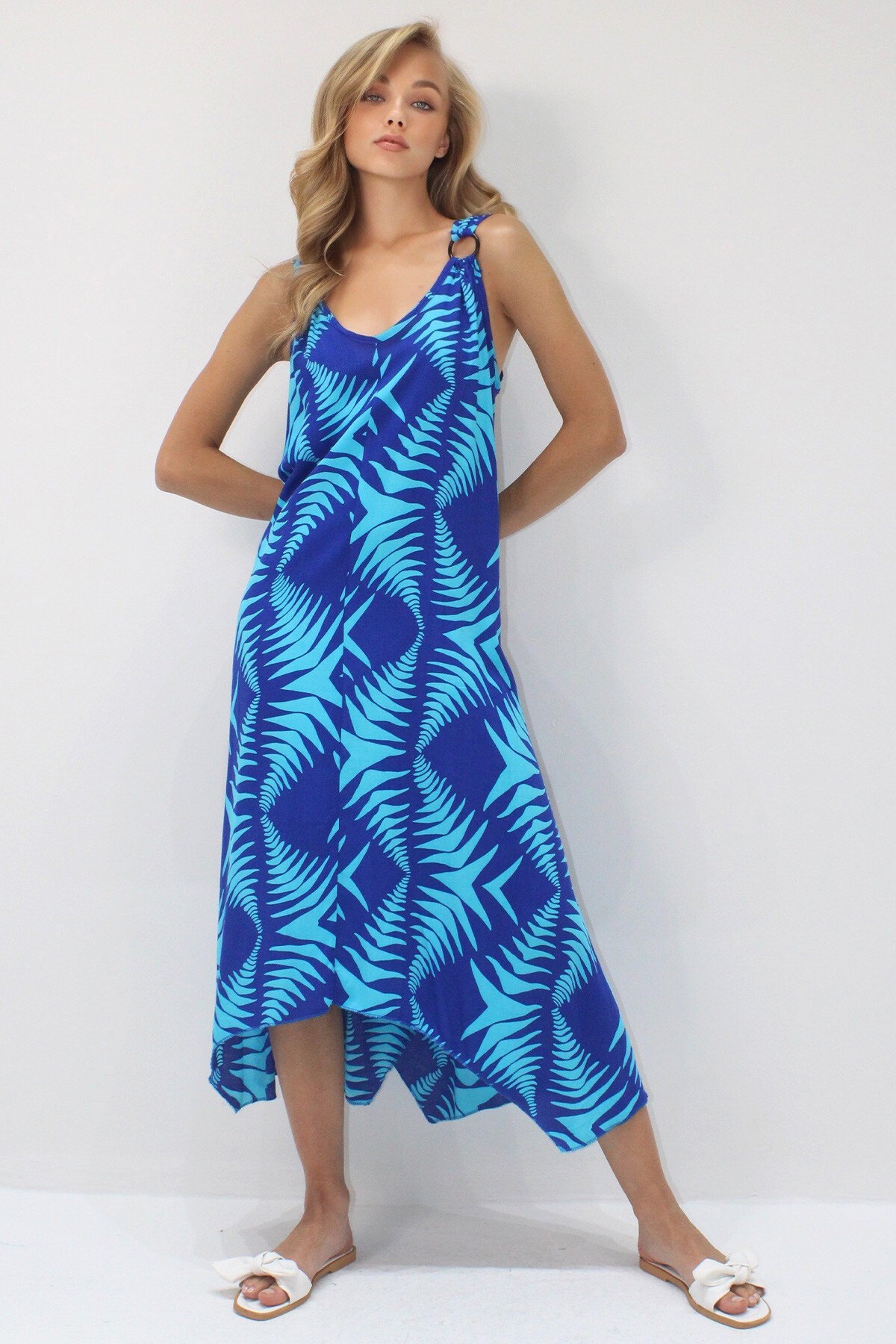 Saks Asimetrik Kesim Askılı Halka Detaylı Rahat Kalıp Dokuma Viskon Elbise