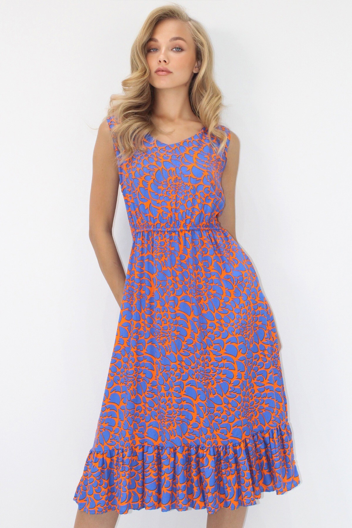 Saks Ön Arka V Yaka Desenli Eteği Volanlı Midi Boy Dokuma Viskon Elbise