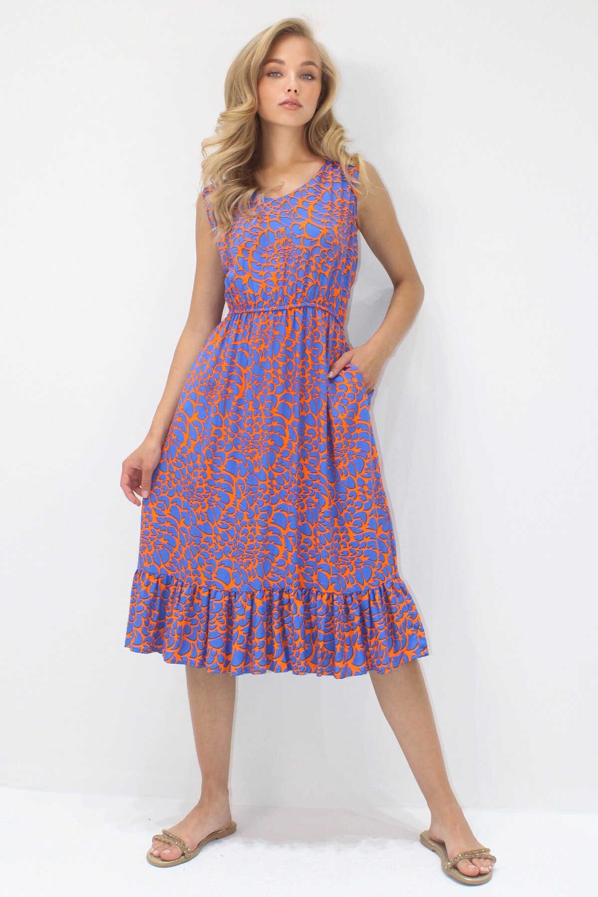 Saks Ön Arka V Yaka Desenli Eteği Volanlı Midi Boy Dokuma Viskon Elbise