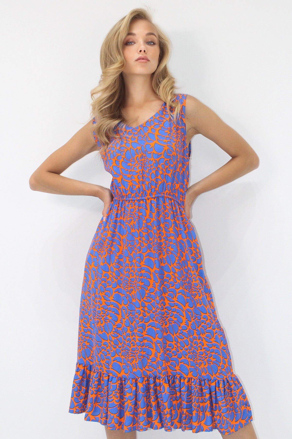 Saks Ön Arka V Yaka Desenli Eteği Volanlı Midi Boy Dokuma Viskon Elbise