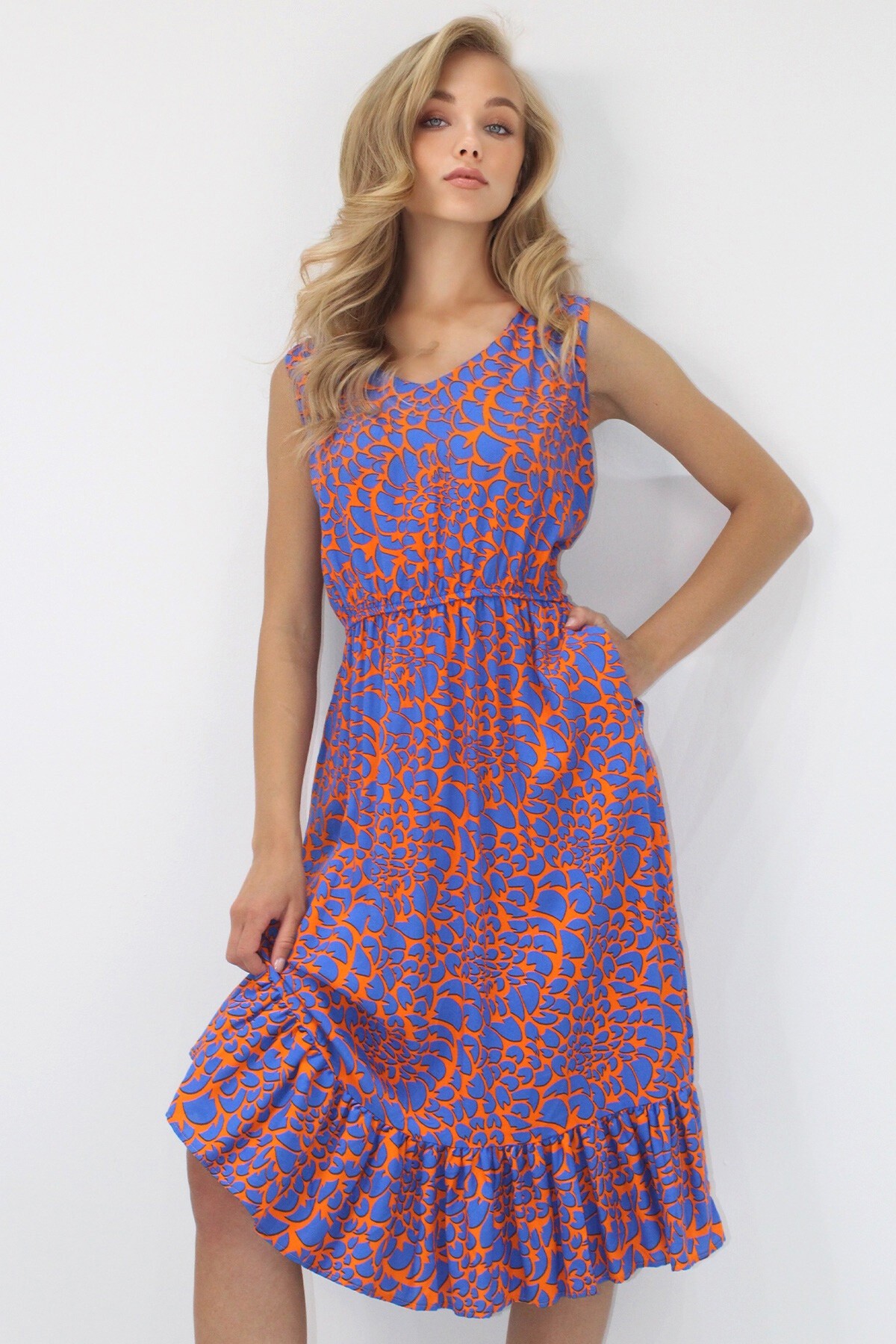 Saks Ön Arka V Yaka Desenli Eteği Volanlı Midi Boy Dokuma Viskon Elbise