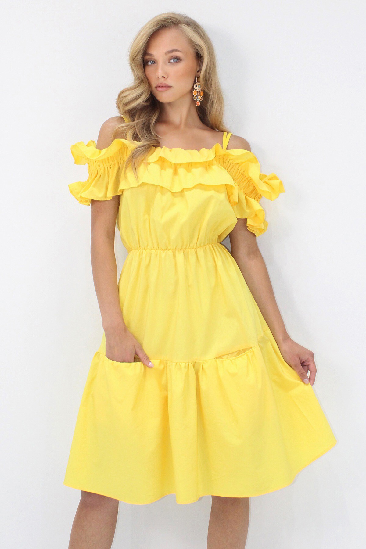 Sarı Ayarlanabilir Askılı Madonna Yaka Çift Cepli Kat Kat Volanlı Poplin Mini Elbise