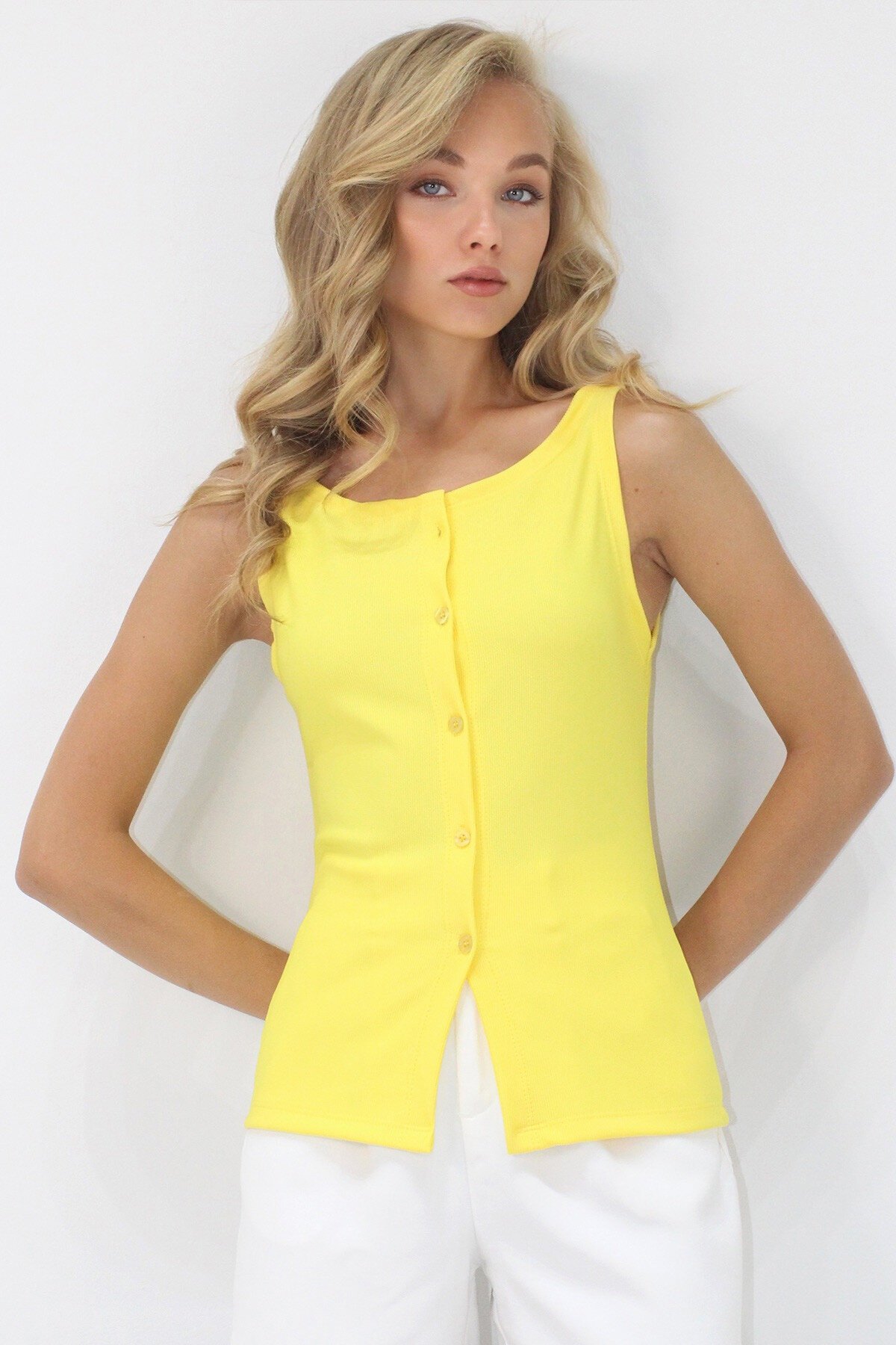 Sarı Bisiklet Yaka Önü Düğmeli Ottoban Kolsuz Bluz
