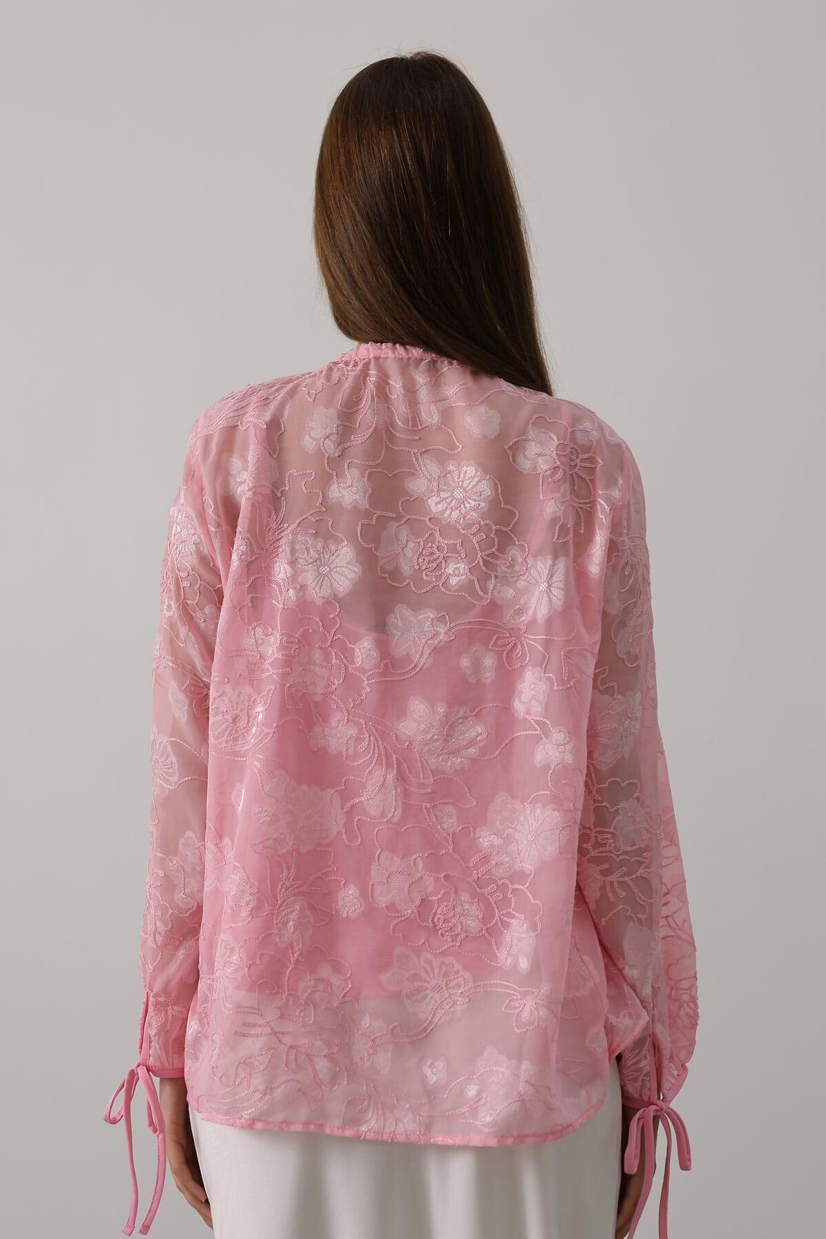 Pembe Kendinden Desenli Bağlama Detaylı Şifon Bluz