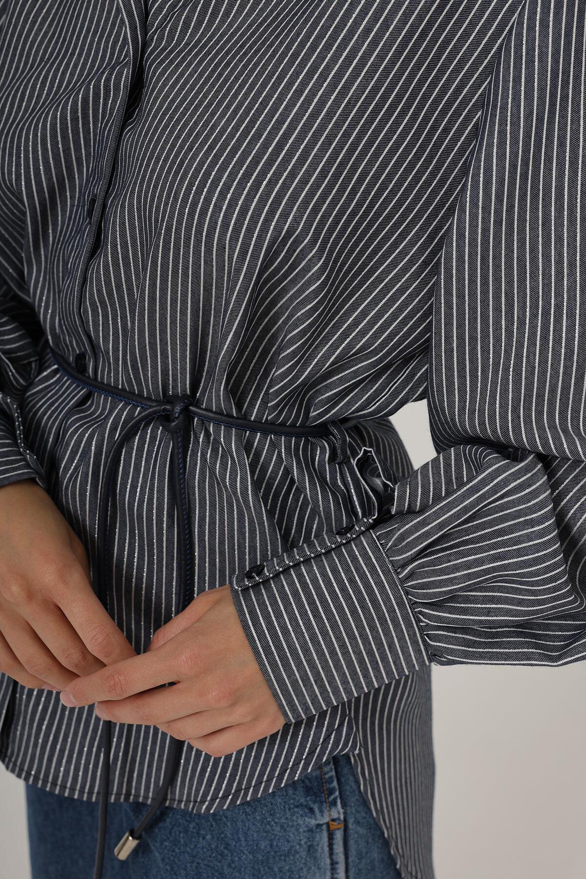 Lacivert Çizgili Kemer Detaylı Balon Kol Gömlek