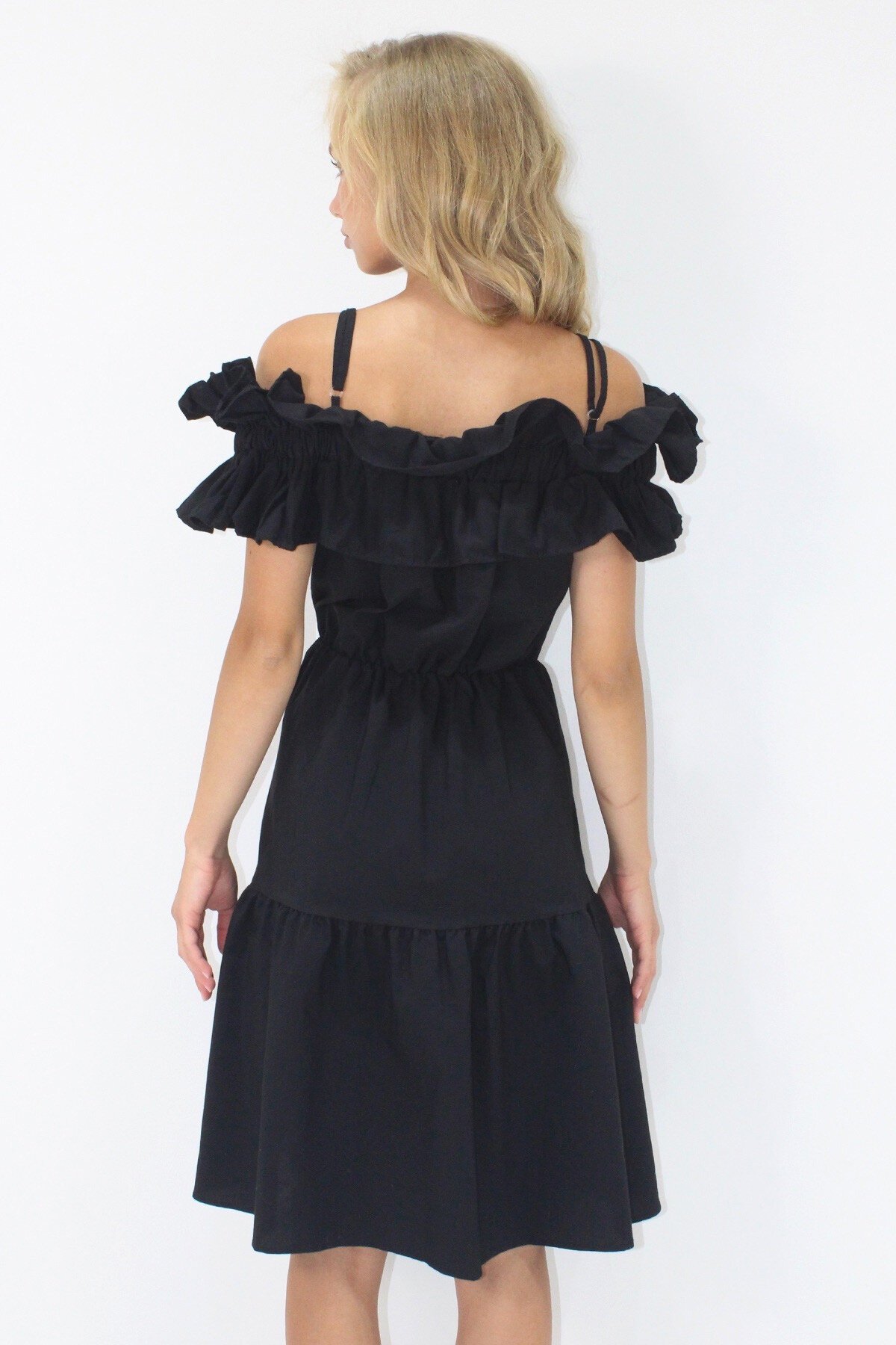 Siyah Ayarlanabilir Askılı Madonna Yaka Çift Cepli Kat Kat Volanlı Poplin Mini Elbise