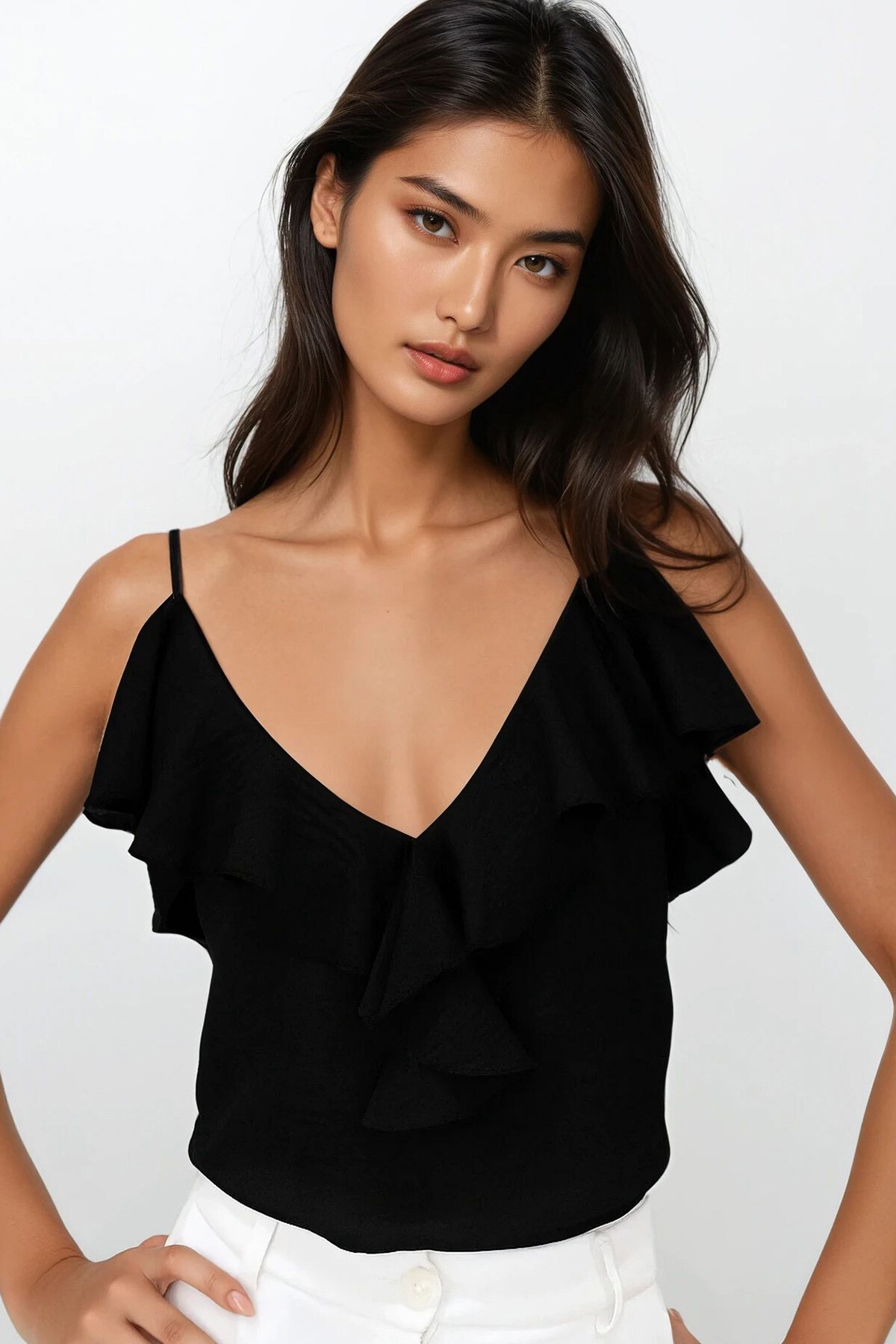 Siyah Ayarlanabilir Askılı Önü Fırfırlı Aerobin Bluz