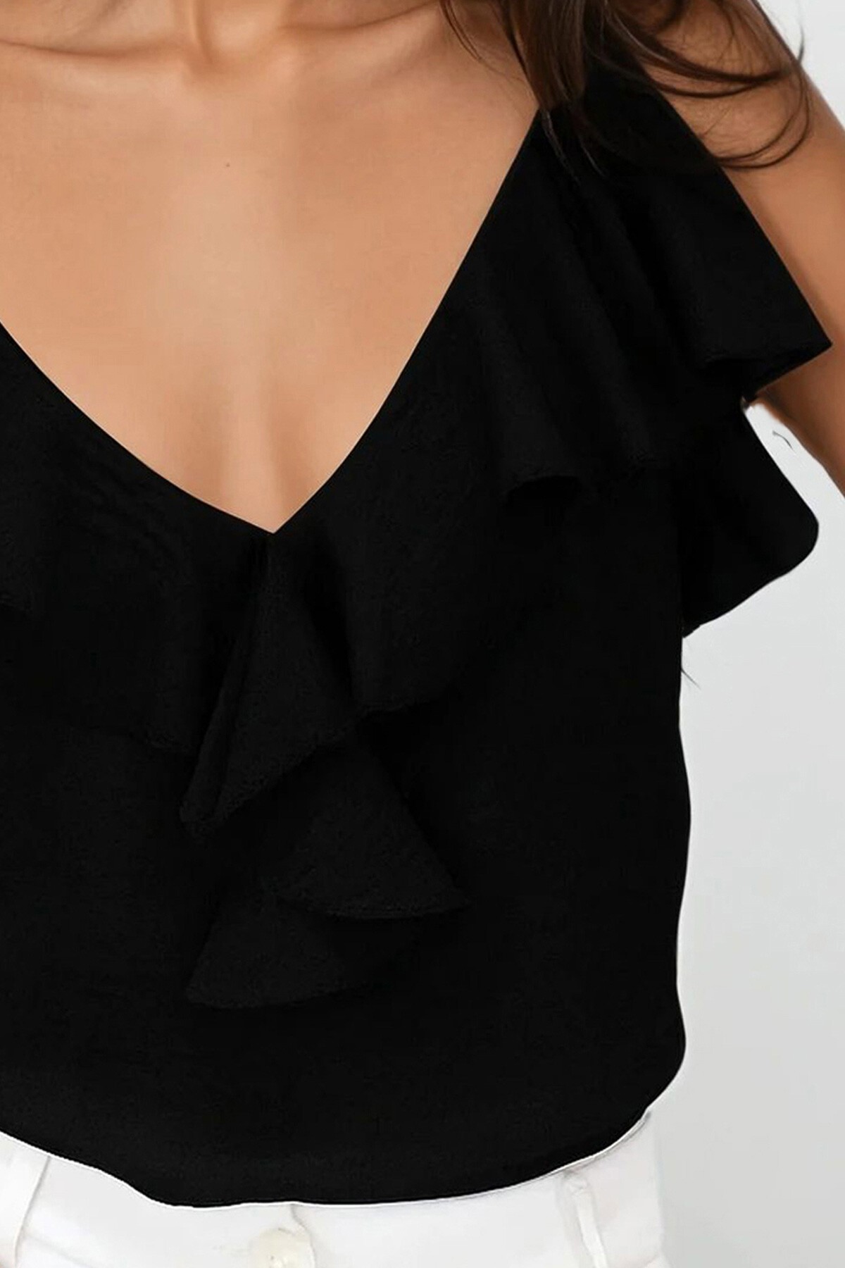 Siyah Ayarlanabilir Askılı Önü Fırfırlı Aerobin Bluz