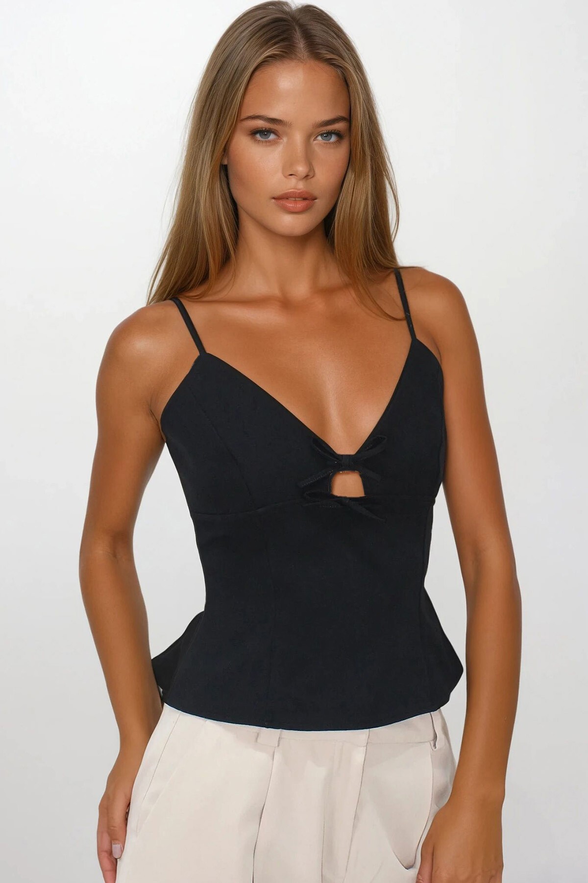 Siyah Ayarlanabilir İp Askılı Fiyonk Detaylı Fermuar Kapamalı Bluz