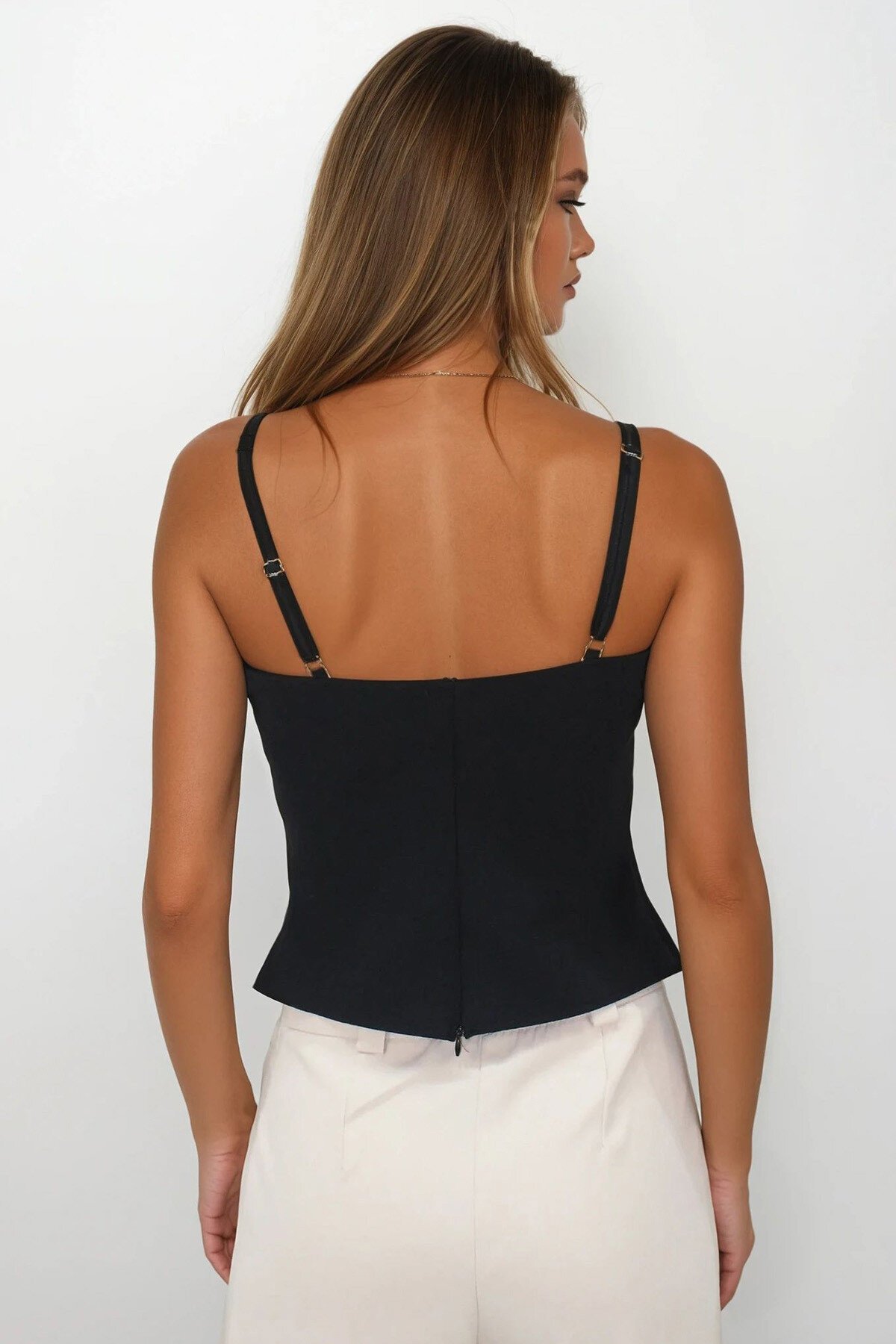 Siyah Ayarlanabilir İp Askılı Fiyonk Detaylı Fermuar Kapamalı Bluz