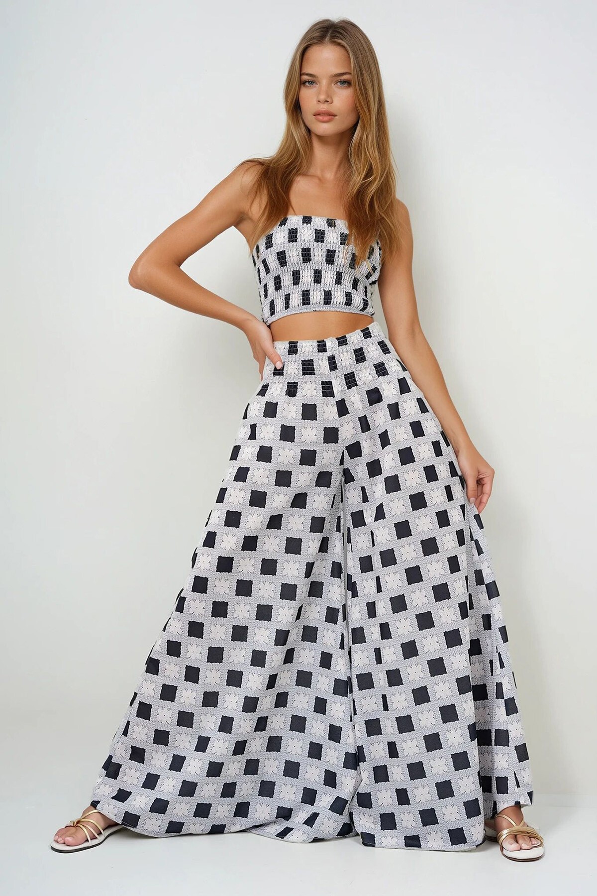 Siyah Beli Gipeli Geniş Paça Pantolon Ve Gipeli Crop Büstiyer Takım